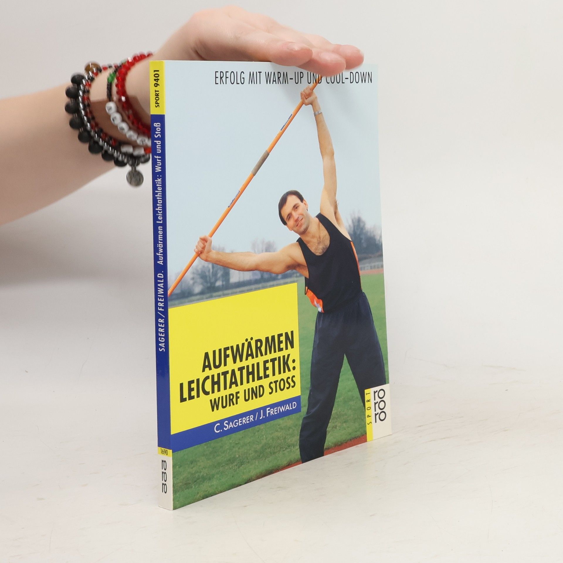 Clarissa Sagerer Aufwärmen Leichtathletik. Wurf und stoss