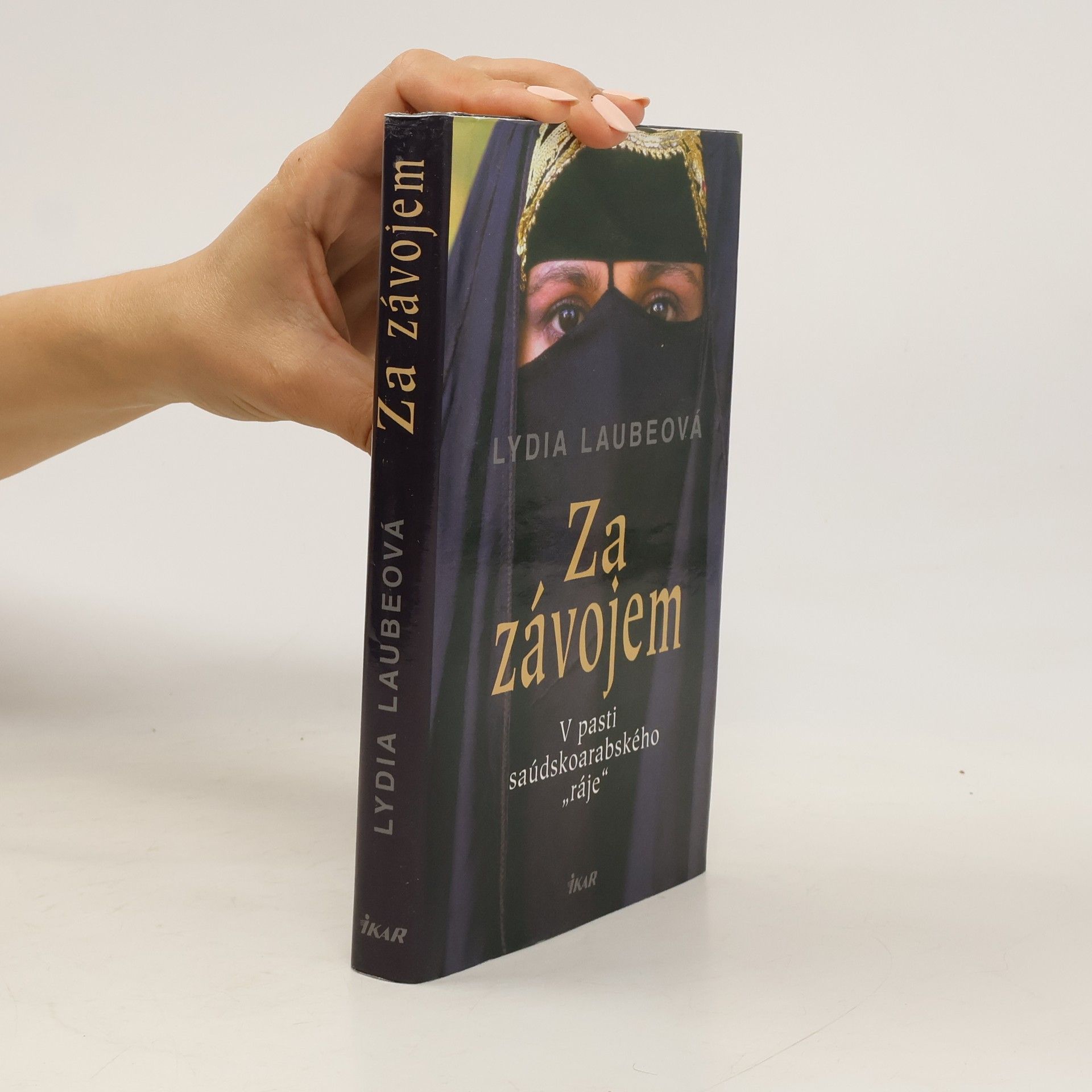 Lydia Laube Za závojem. V pasti saúdskoarabského "ráje"