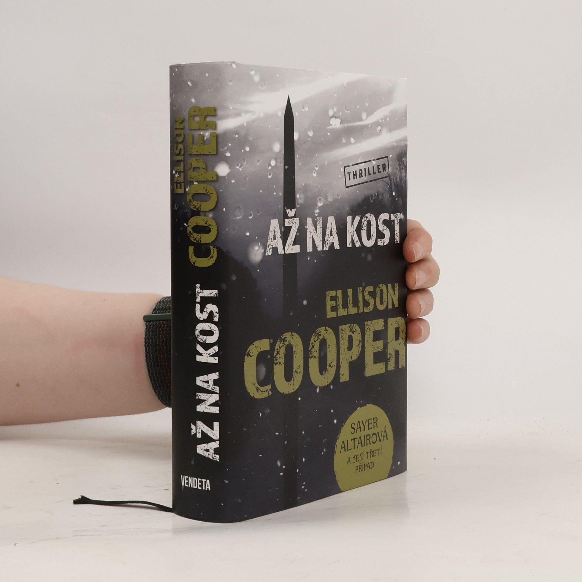 Ellison Cooper Až na kost