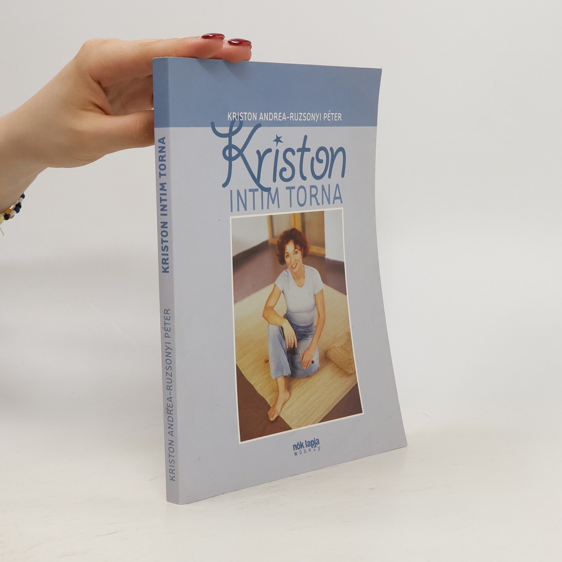 Andrea Kriston Kriston intim torna