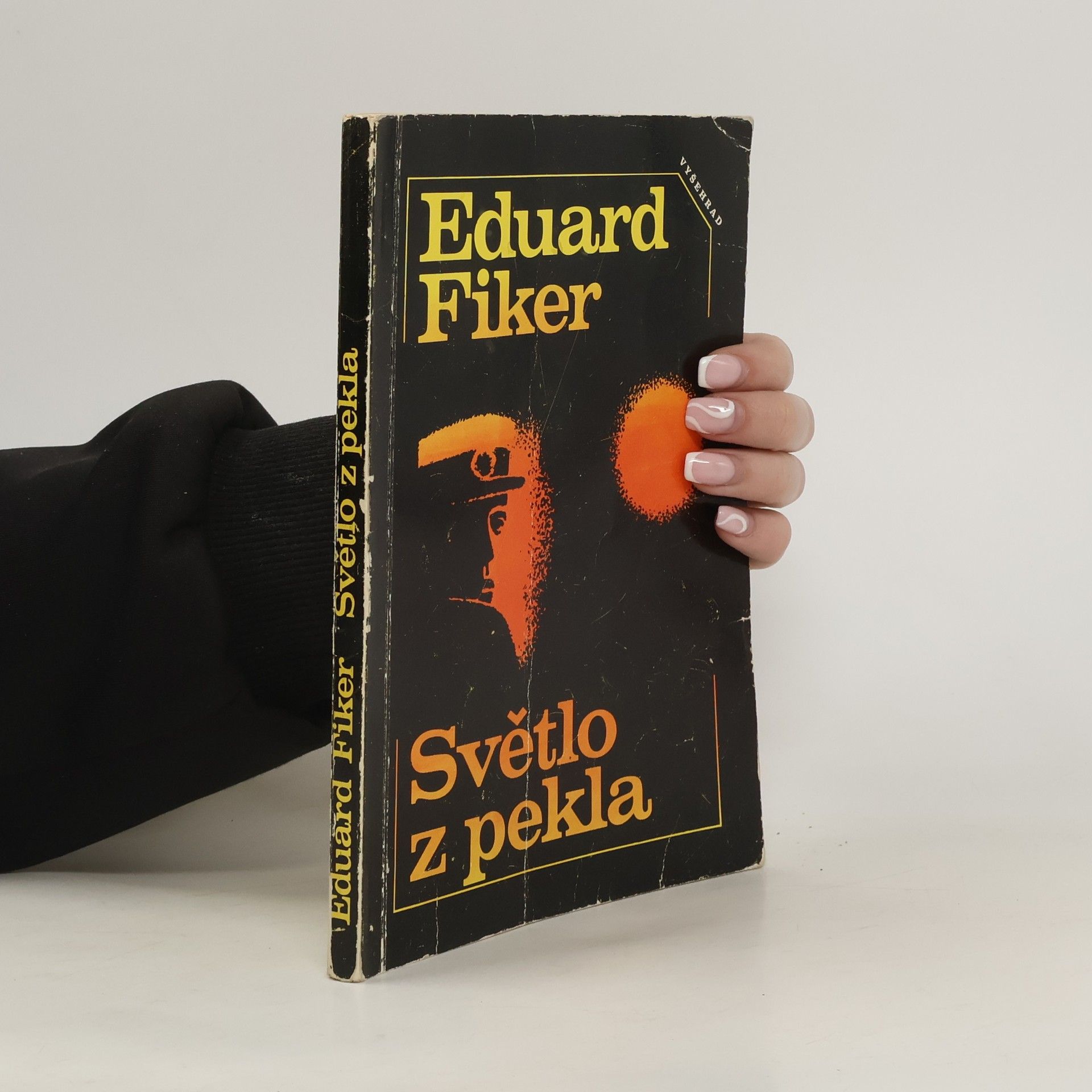 Eduard Fiker Světlo z pekla