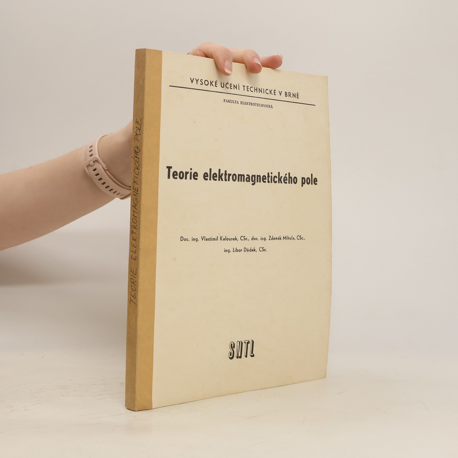 Collectif d'auteurs Teorie elektromagnetického pole