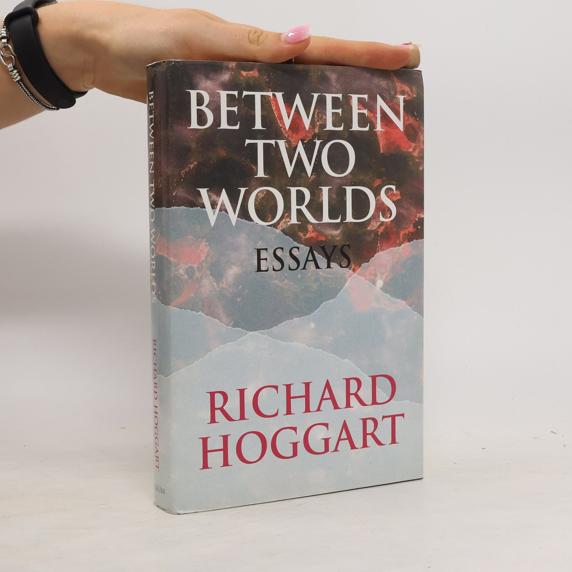 Richard Hoggart Between Two Worlds