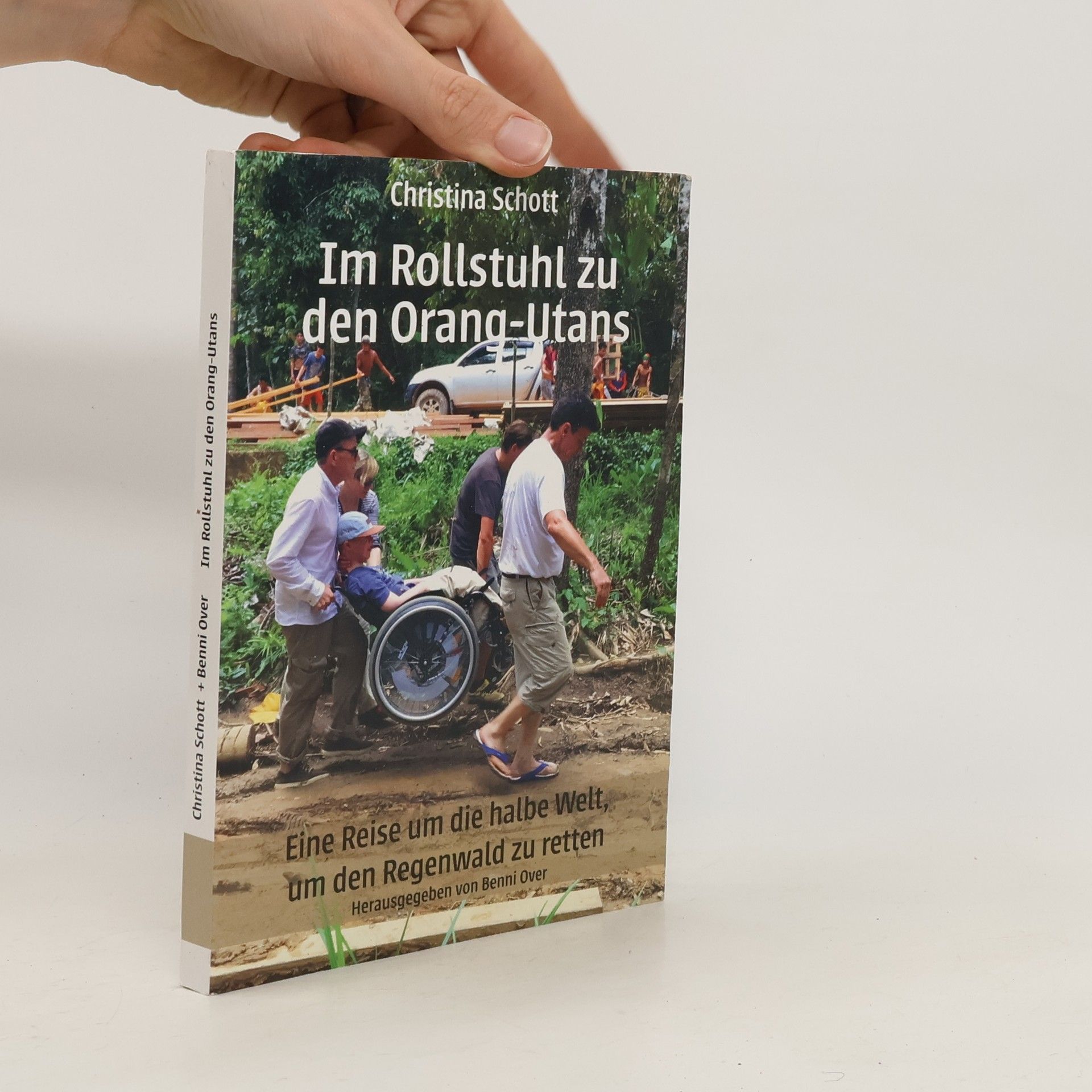 Christina Schott Im Rollstuhl zu den Orang-Utans