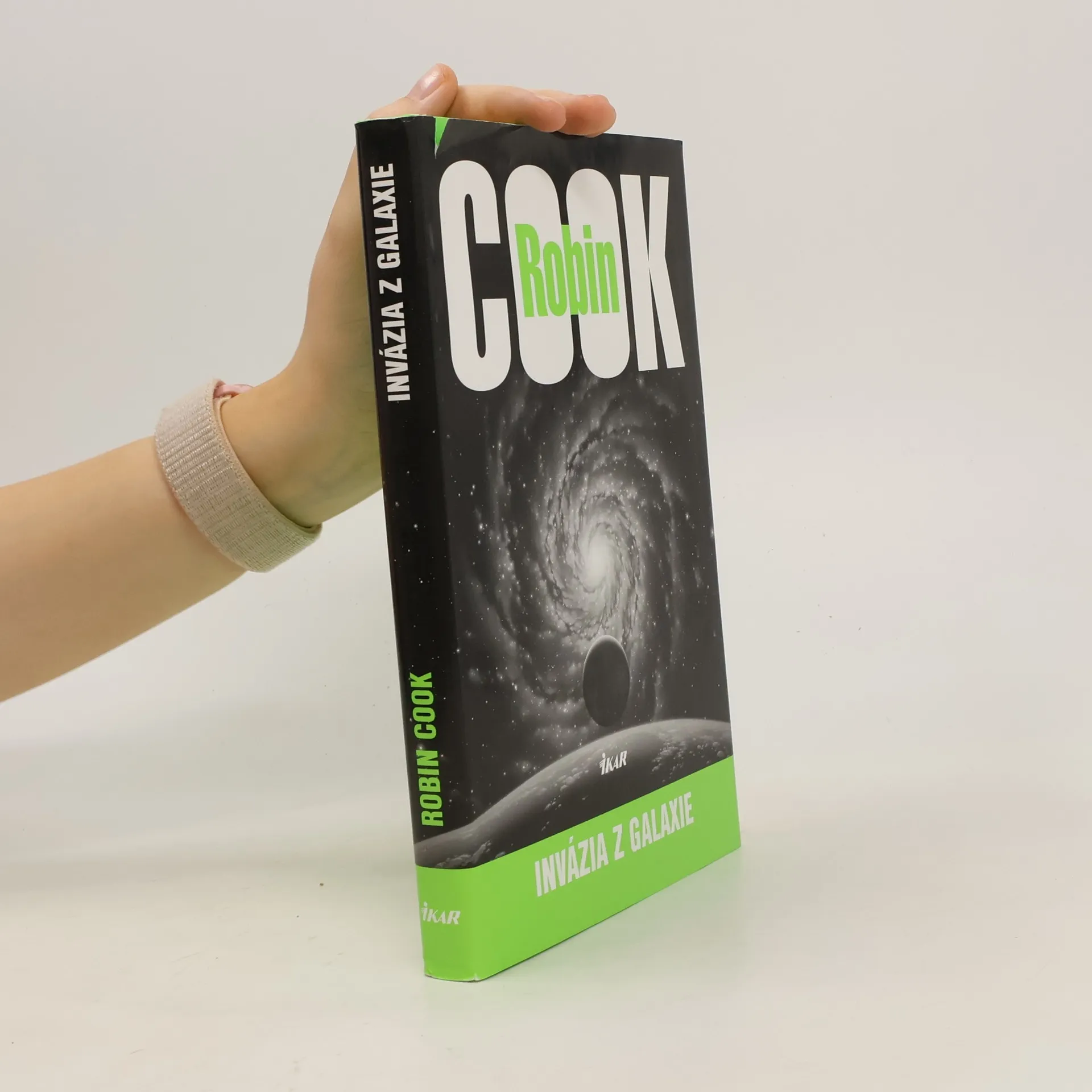 Invázia z galaxie | Book | Hardcover | Robin Cook | SK