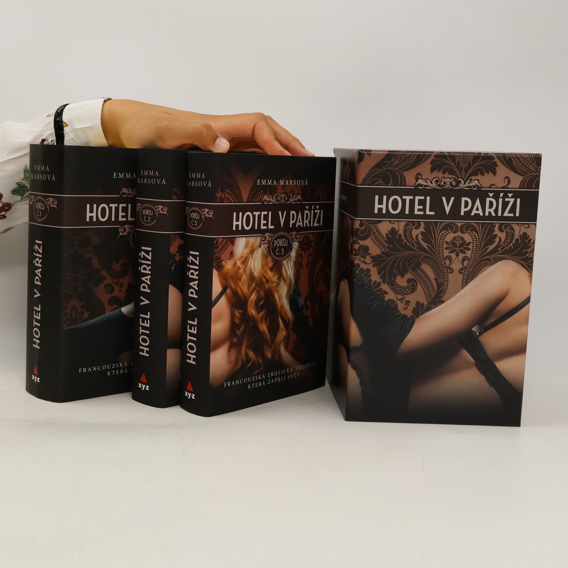 Emma Mars Hotel v Paříži 1.-3. díl