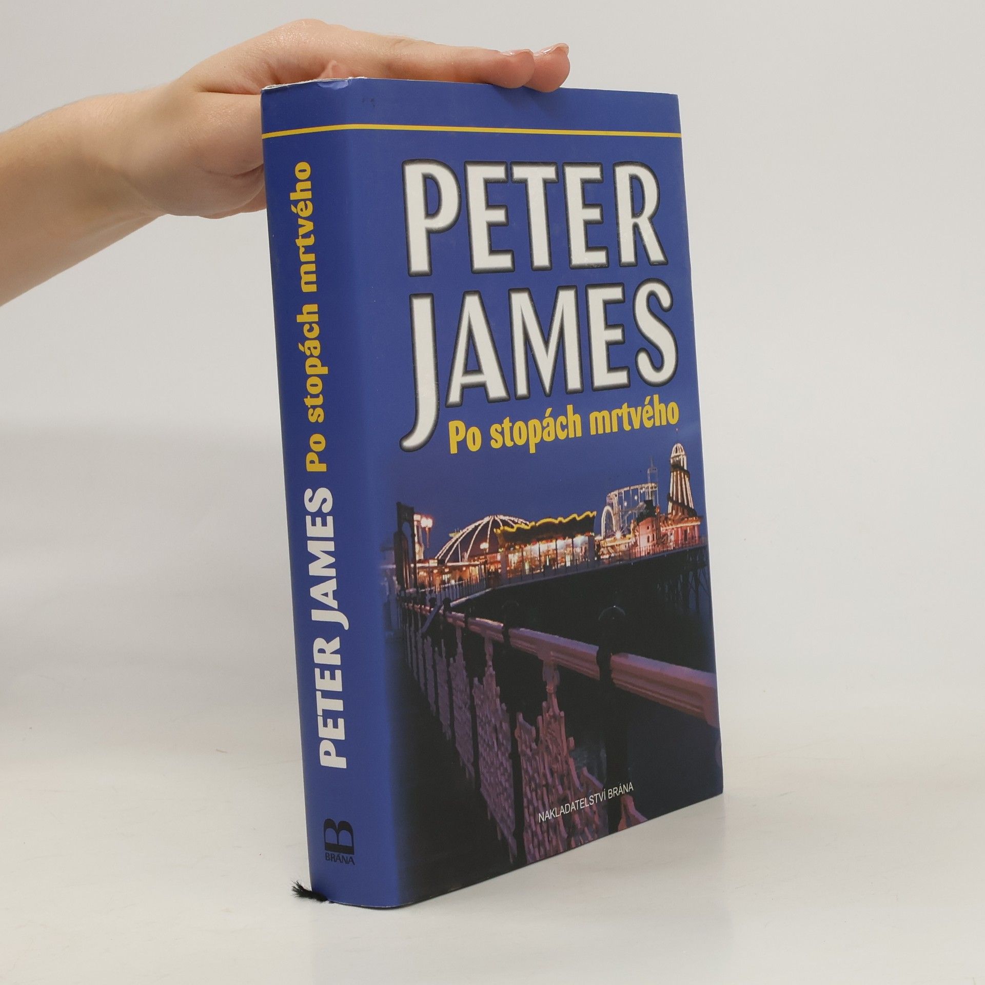 Peter James Po stopách mrtvého