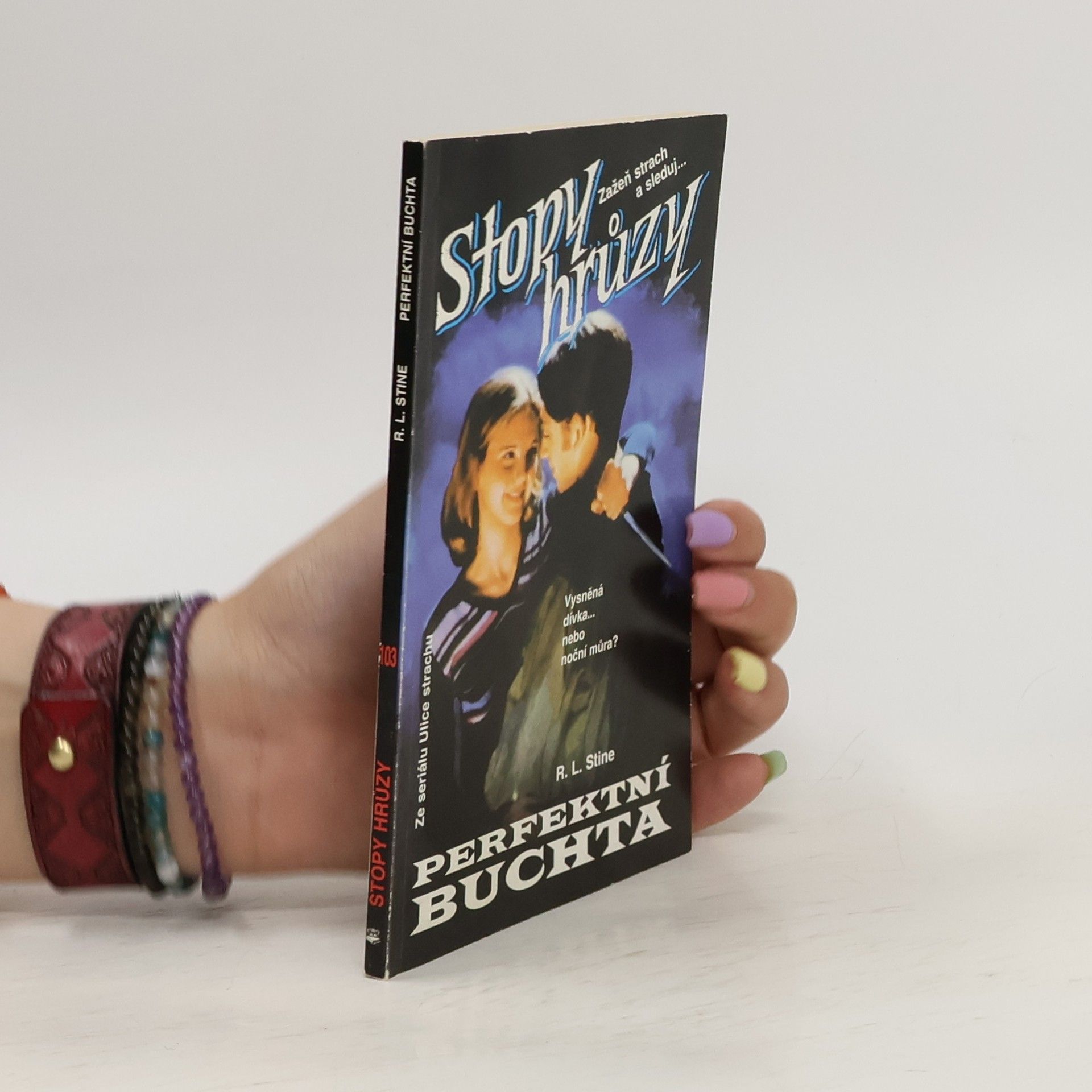 R. L. Stine Perfektní buchta. Stopy hrůzy 103