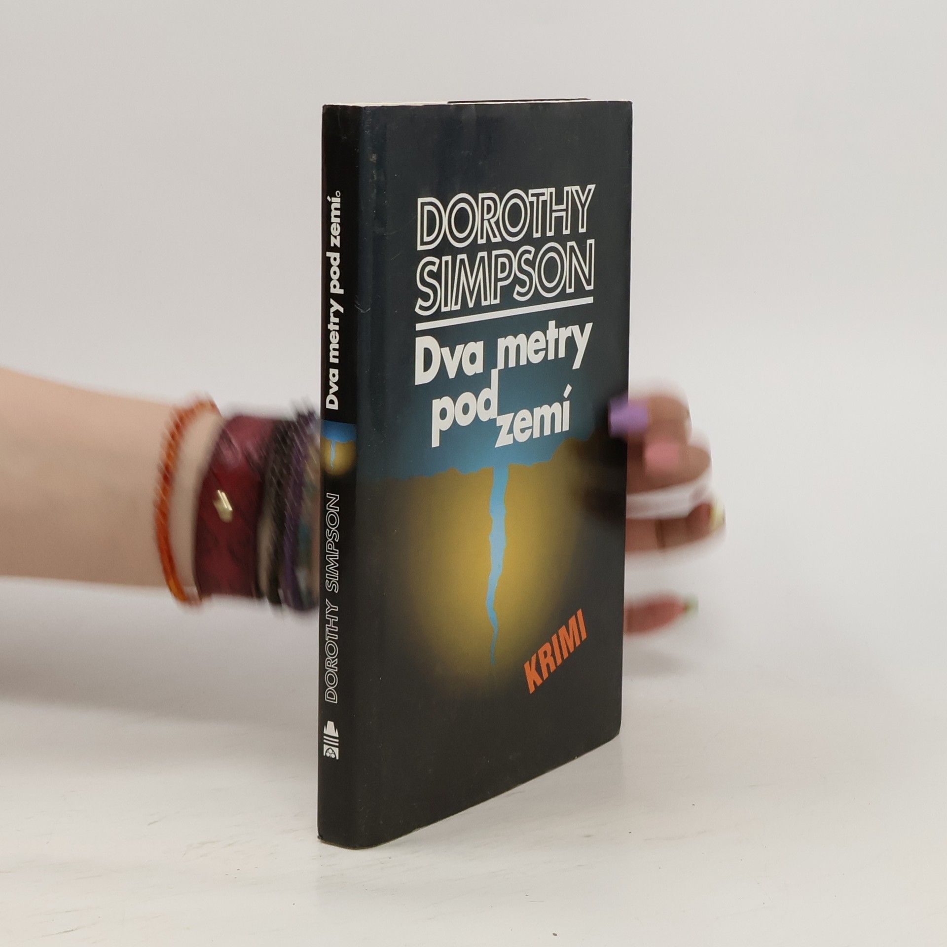Dorothy Simpson Dva metry pod zemí