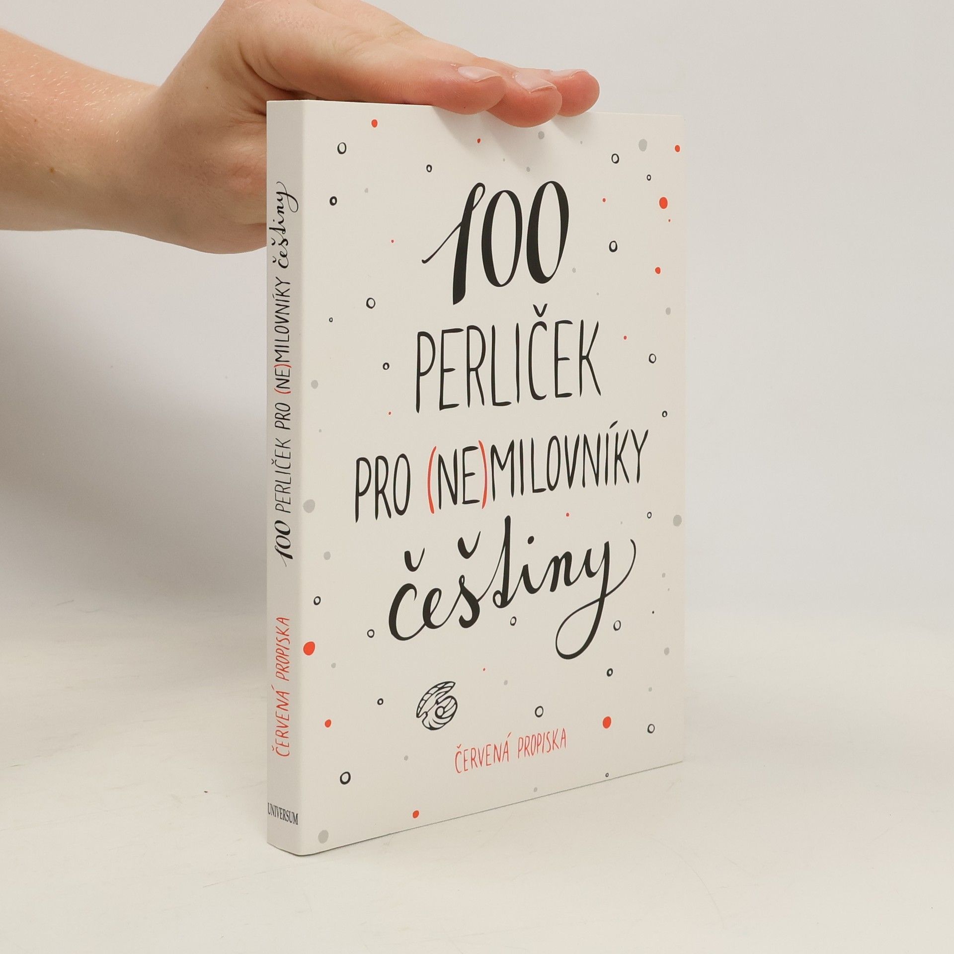 Karla Tchawou Tchuisseu 100 perliček pro (ne)milovníky češtiny