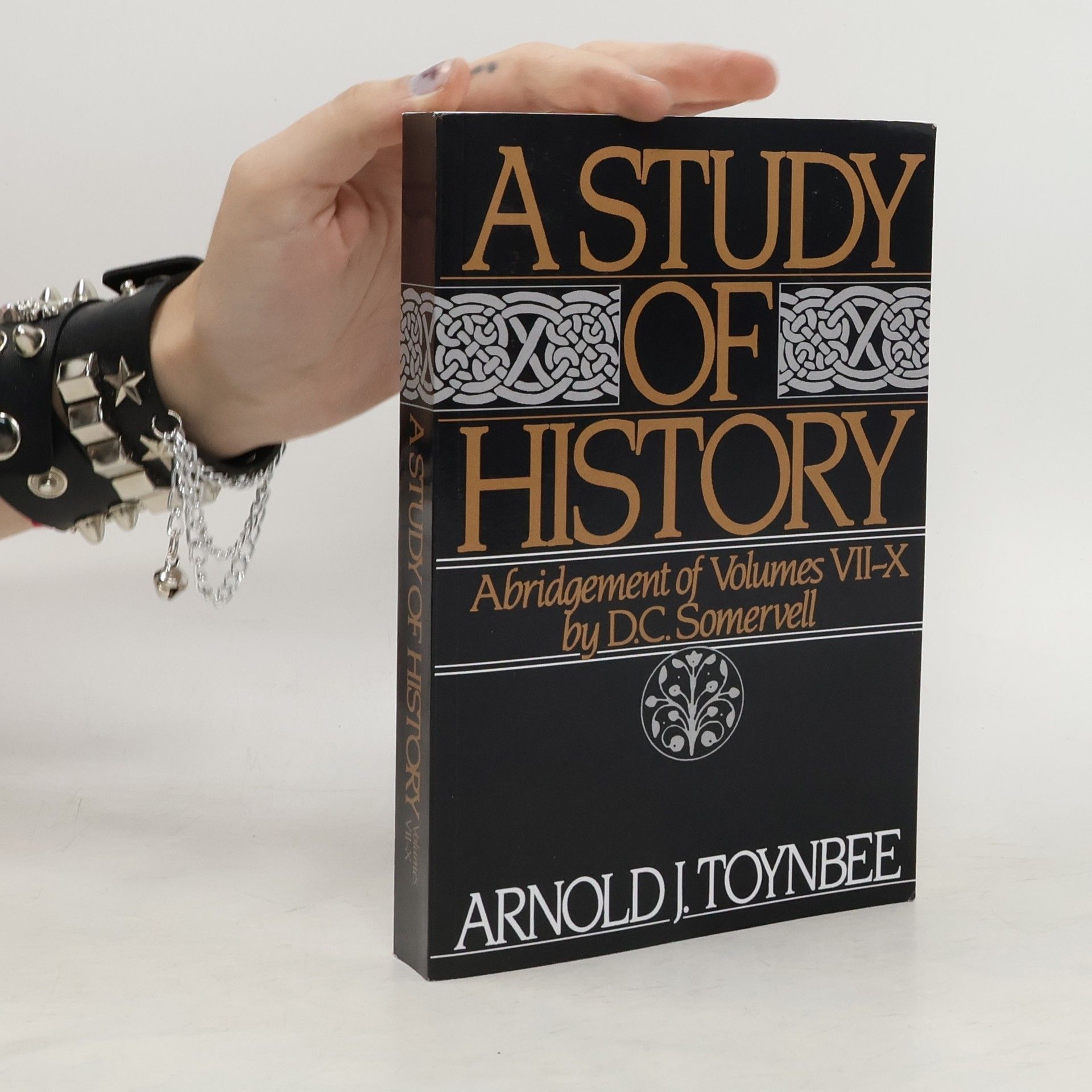 Arnold J. Toynbee A Study of history. Abridgement of volumes VII-X by D.C. Somervell