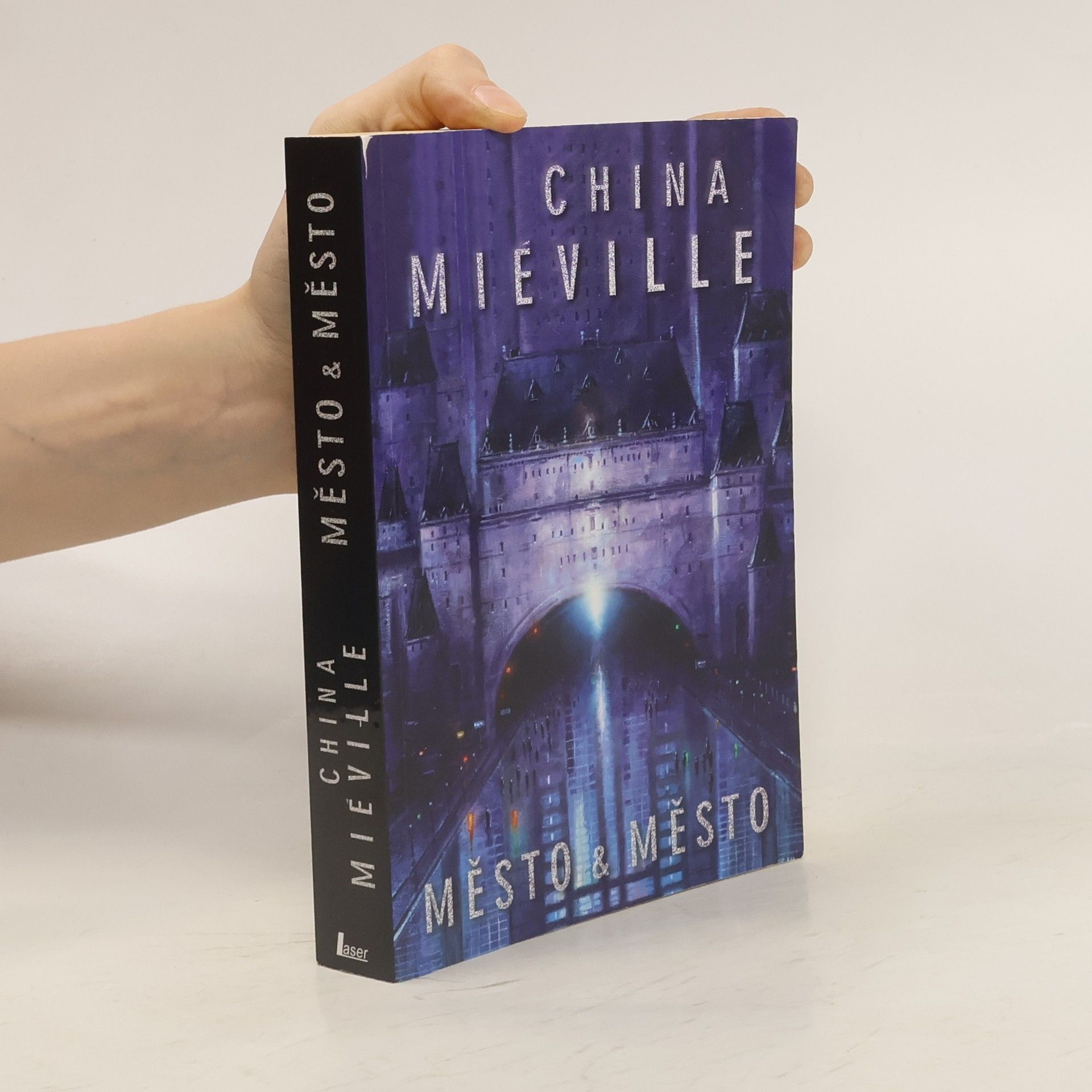 China Miéville Město & město