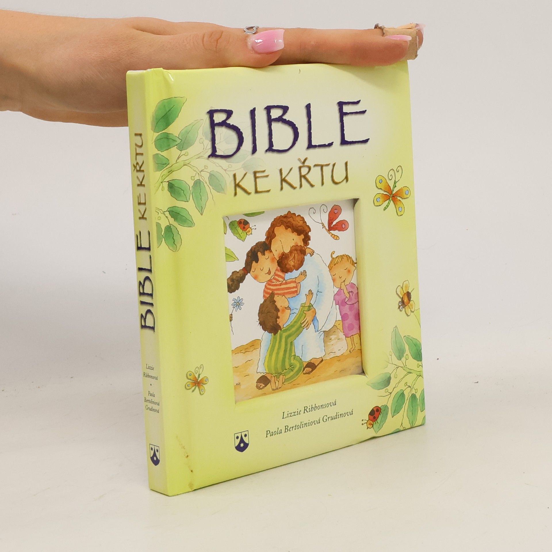 Lizzie Ribbonsová  Bible ke křtu
