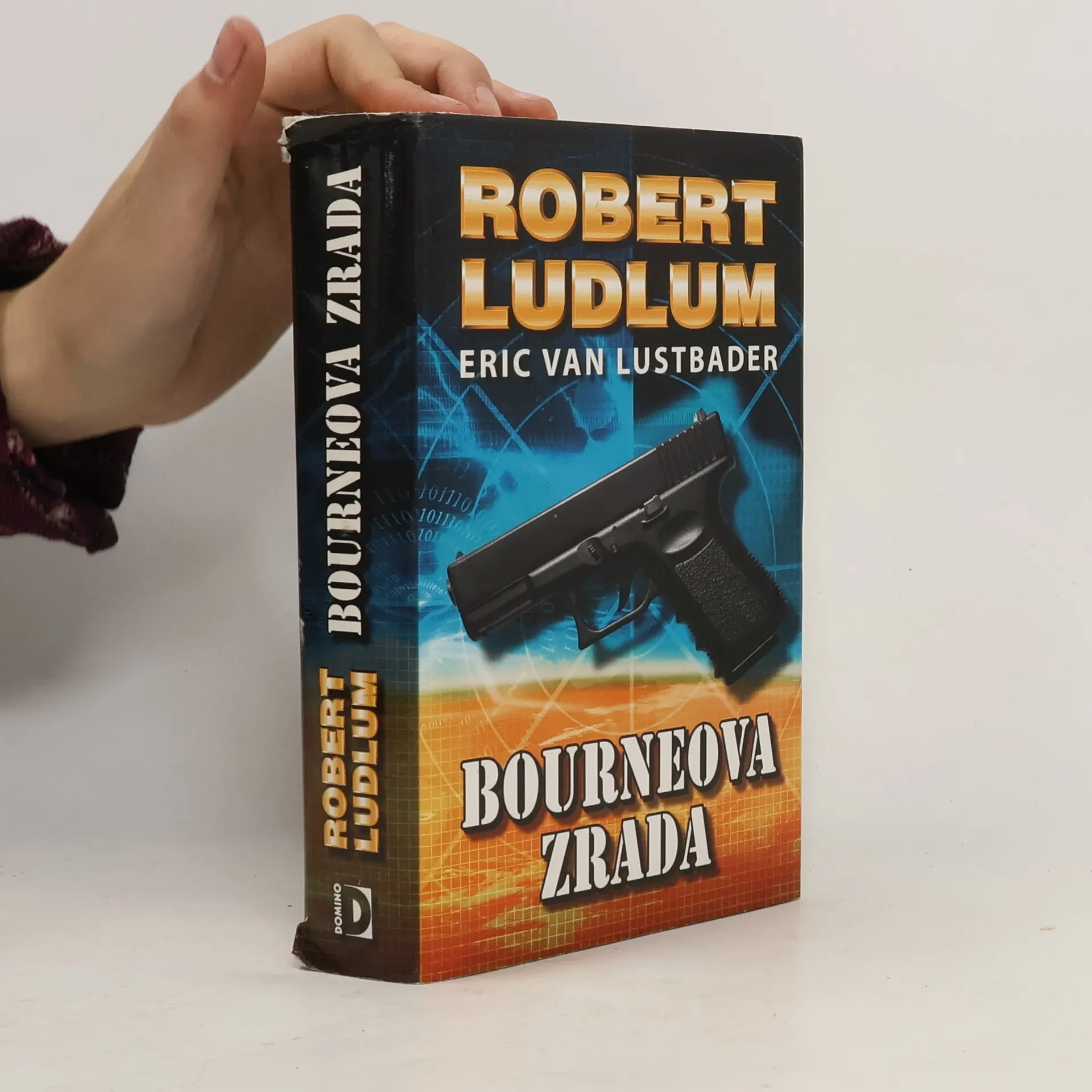 Bourneova zrada | Kniha | Robert Ludlum | CS