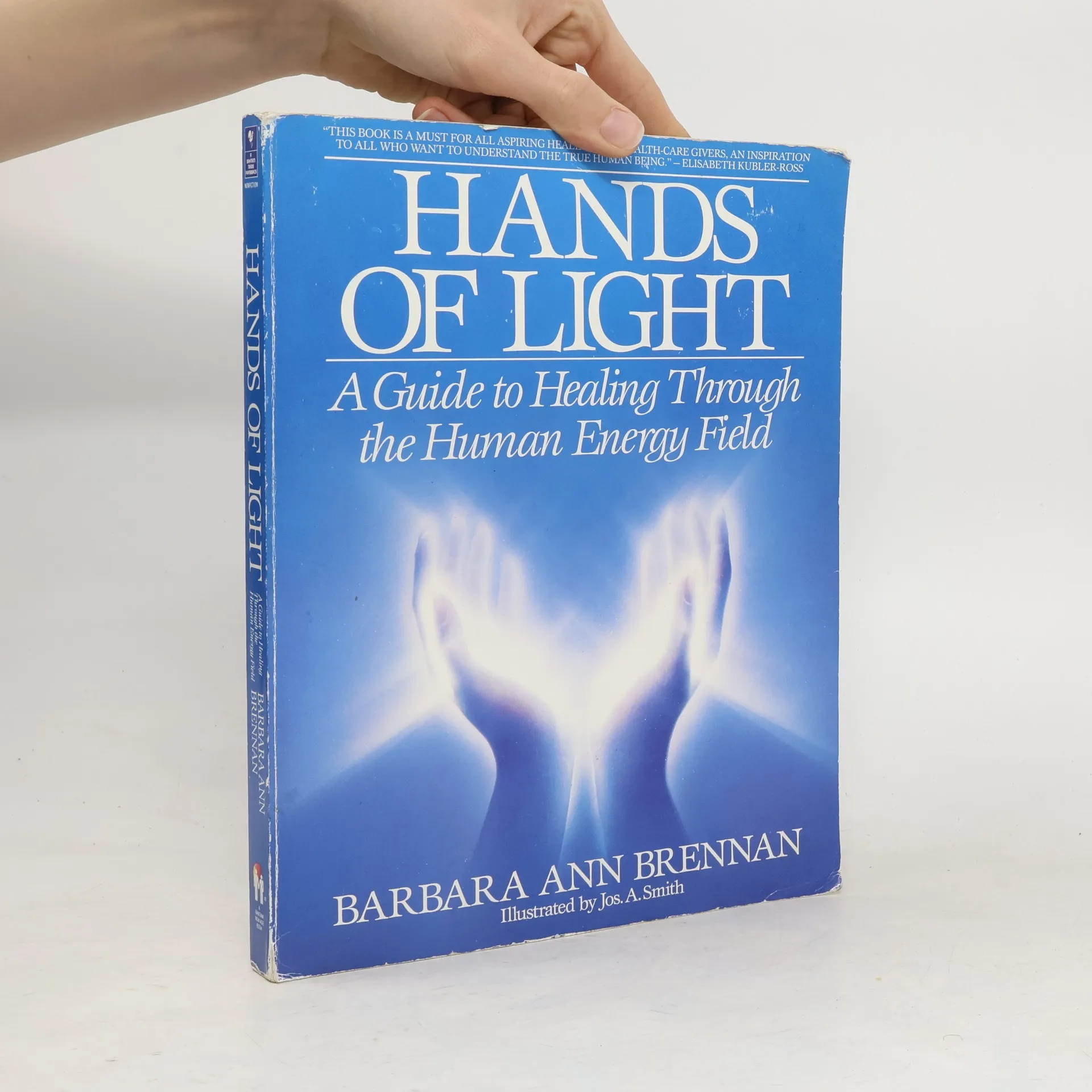 Hands of Light. A Guide to Healing Through the Human Energy Field | Book | Paperback | Barbara Ann Brennan | EN