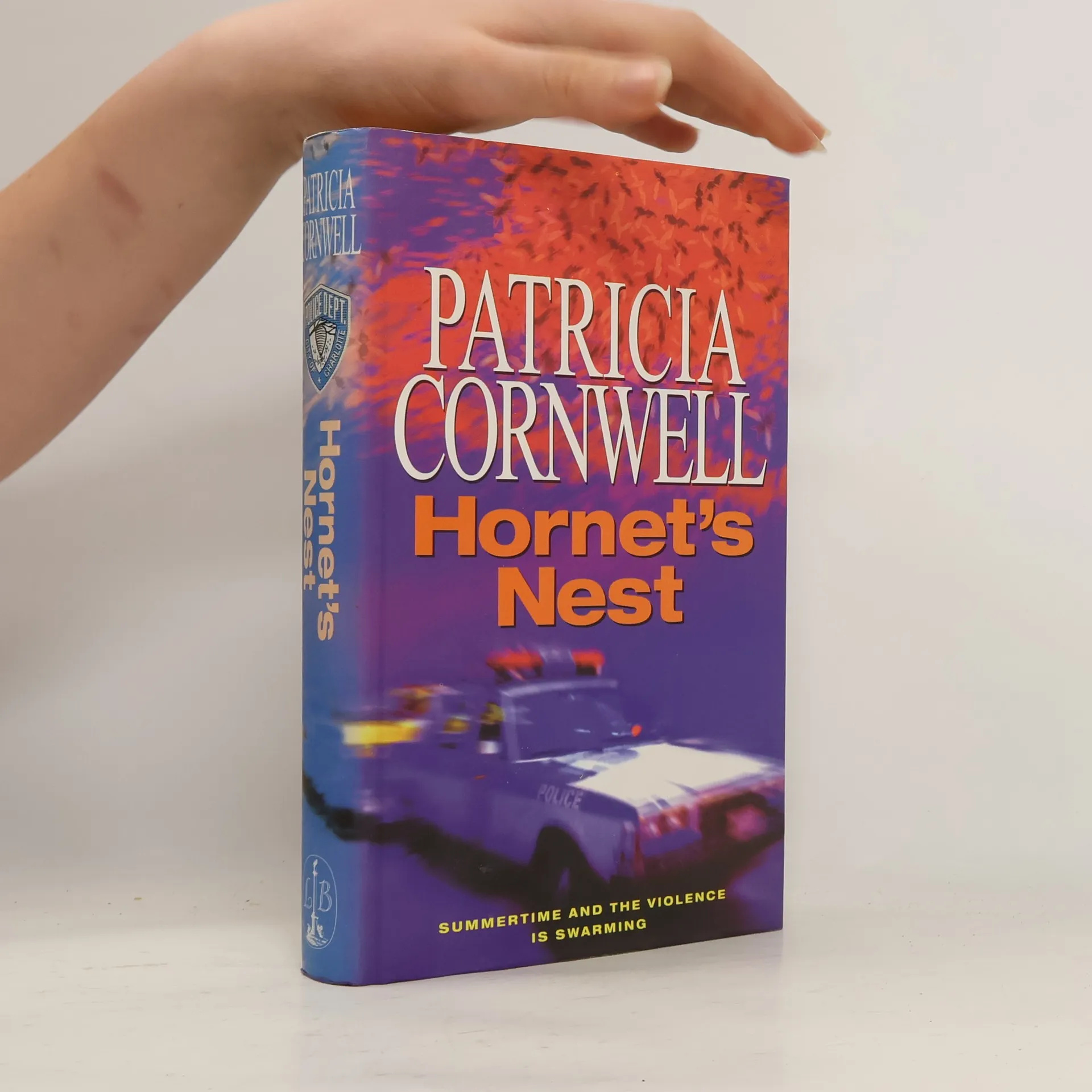 Hornet's nest | Book | Patricia Daniels Cornwell | EN