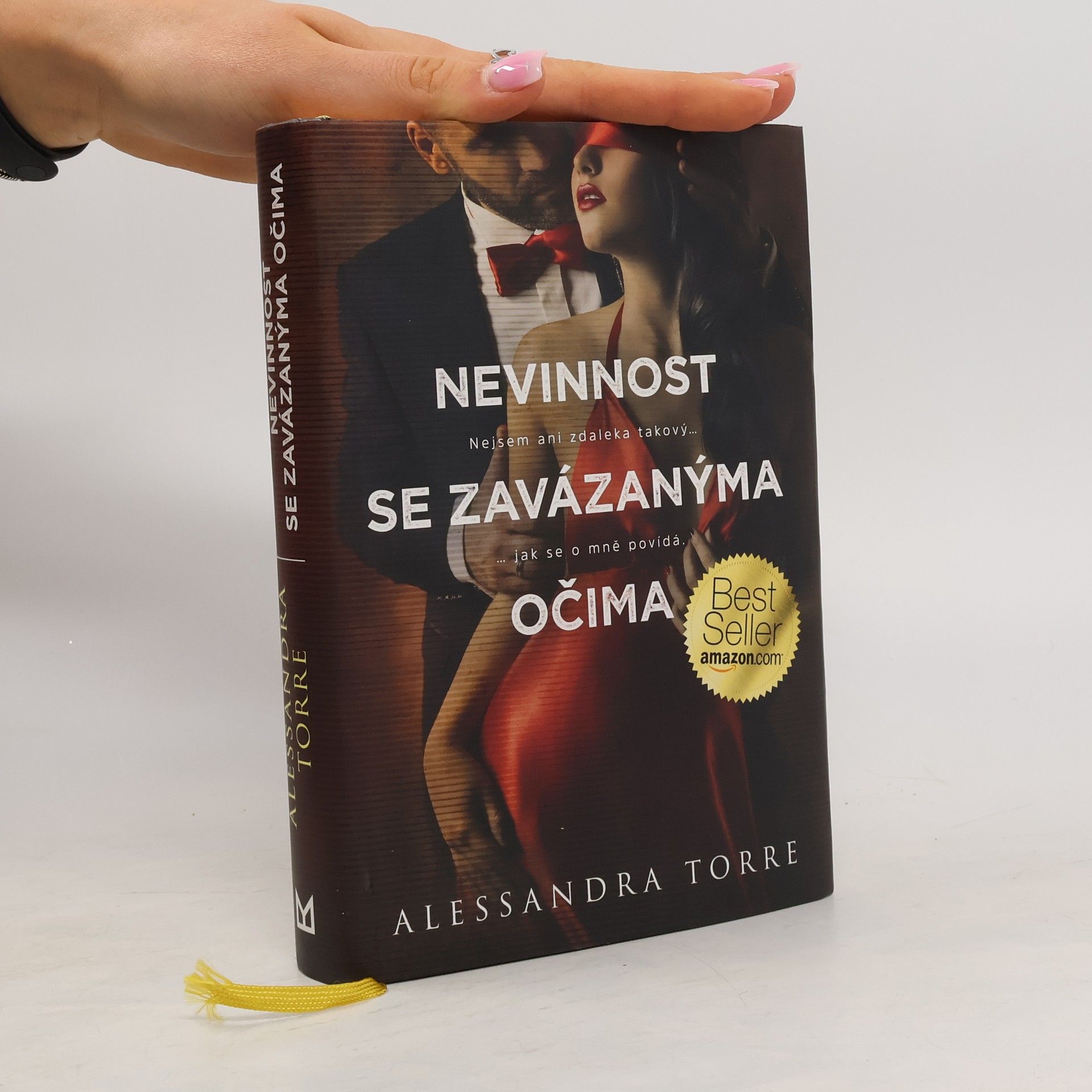 Alessandra Torre Nevinnost se závazanýma očima