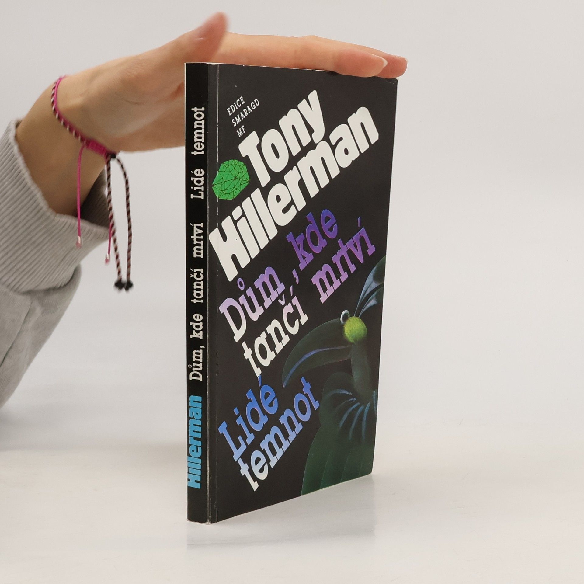 Tony Hillerman Dům, kde tančí mrtví ; Lidé temnot