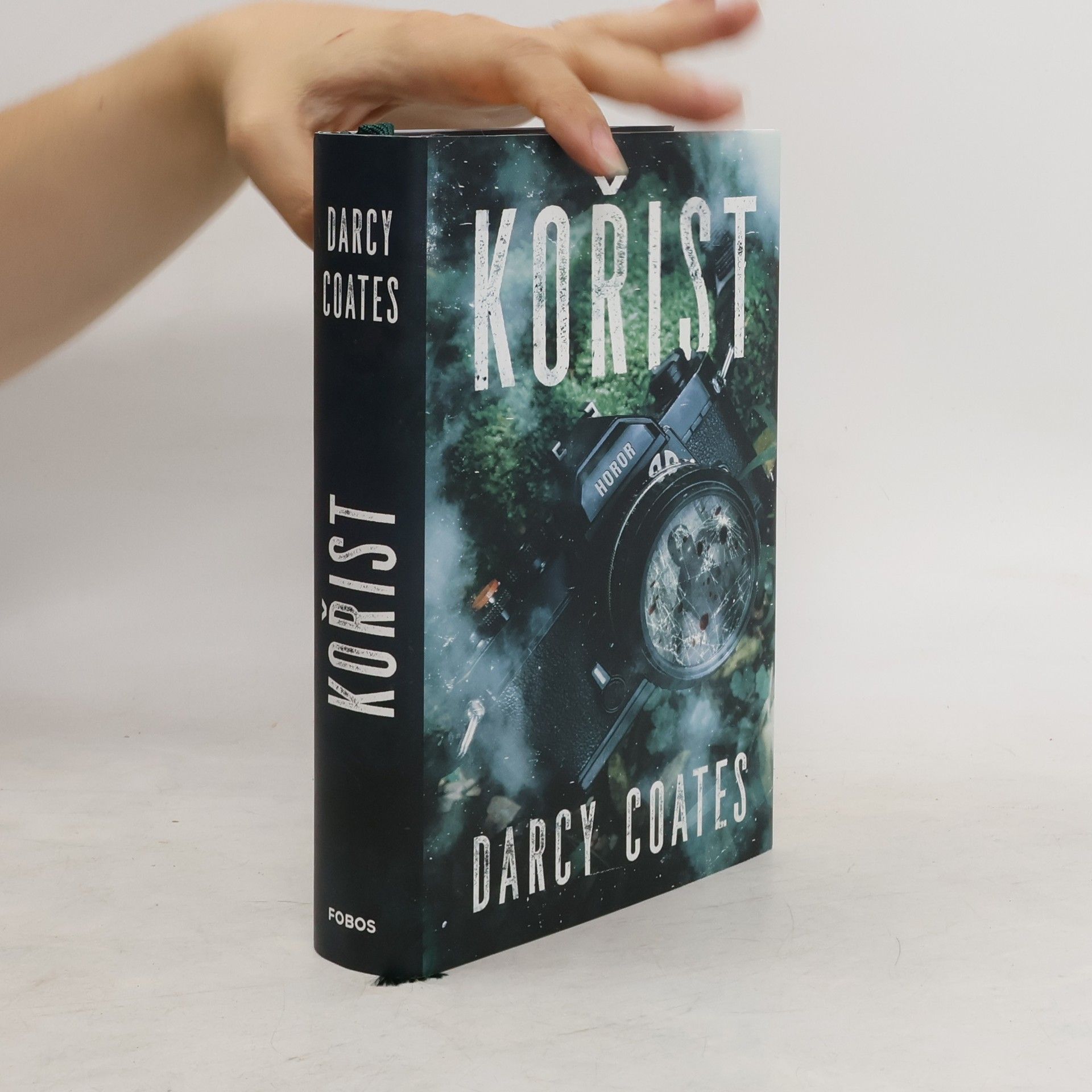 Darcy Coates Kořist