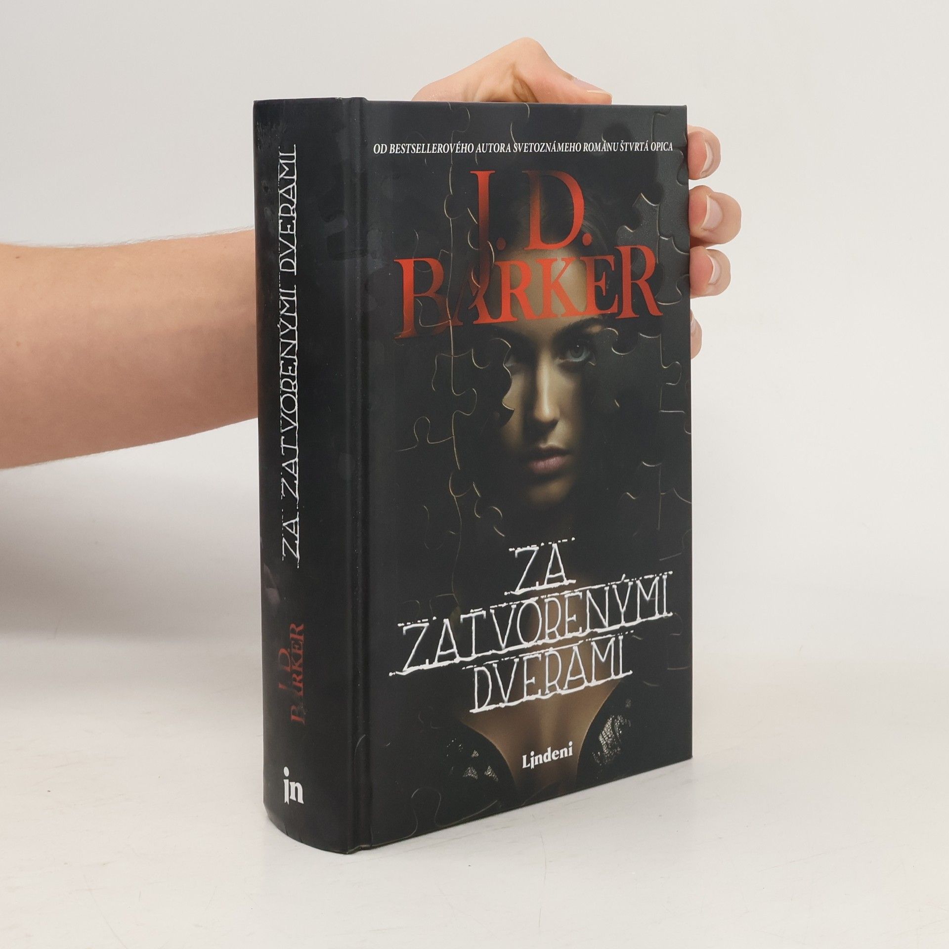 J.D. Barker Za zatvorenými dverami