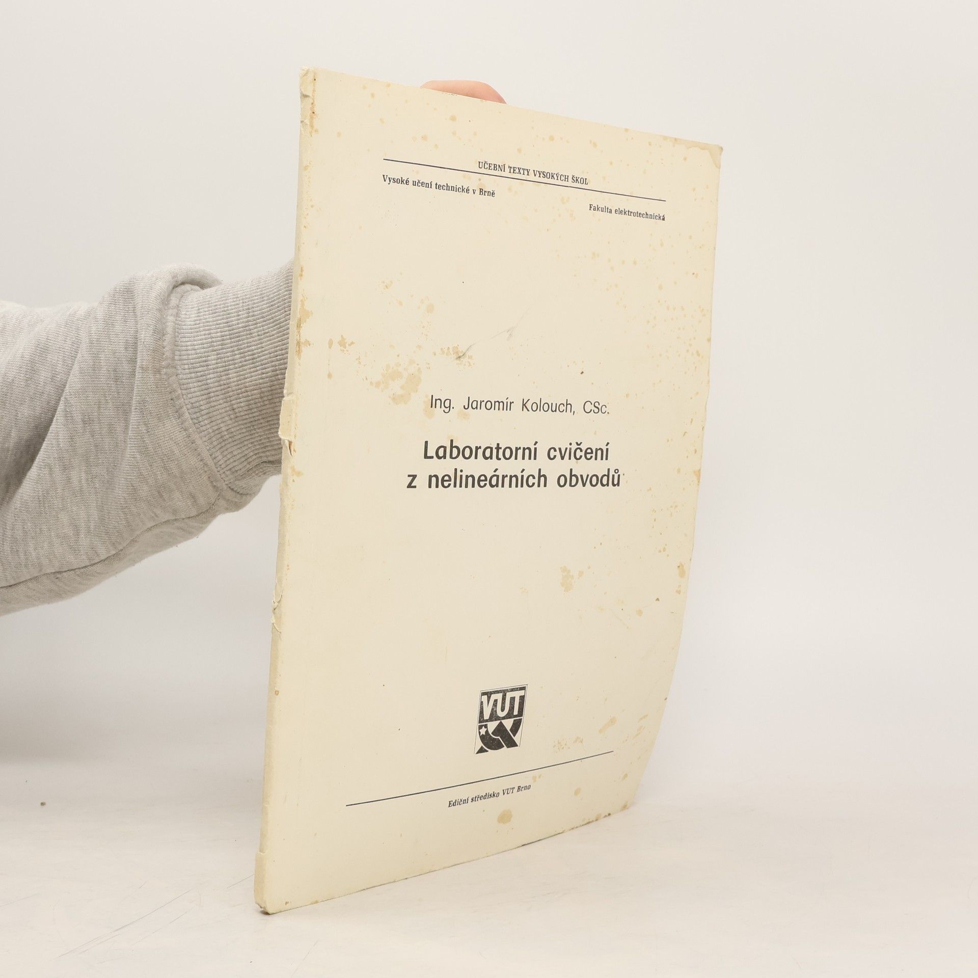 Laboratorní cvičení z nelineárních obvodů