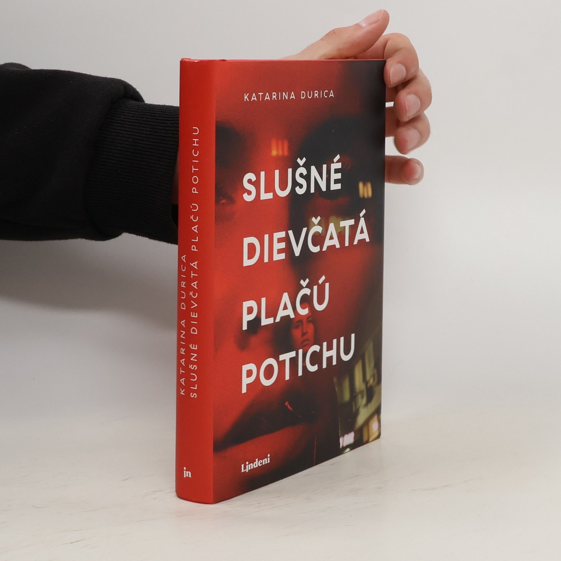 Katarína Durica Slušné dievčatá plačú potichu