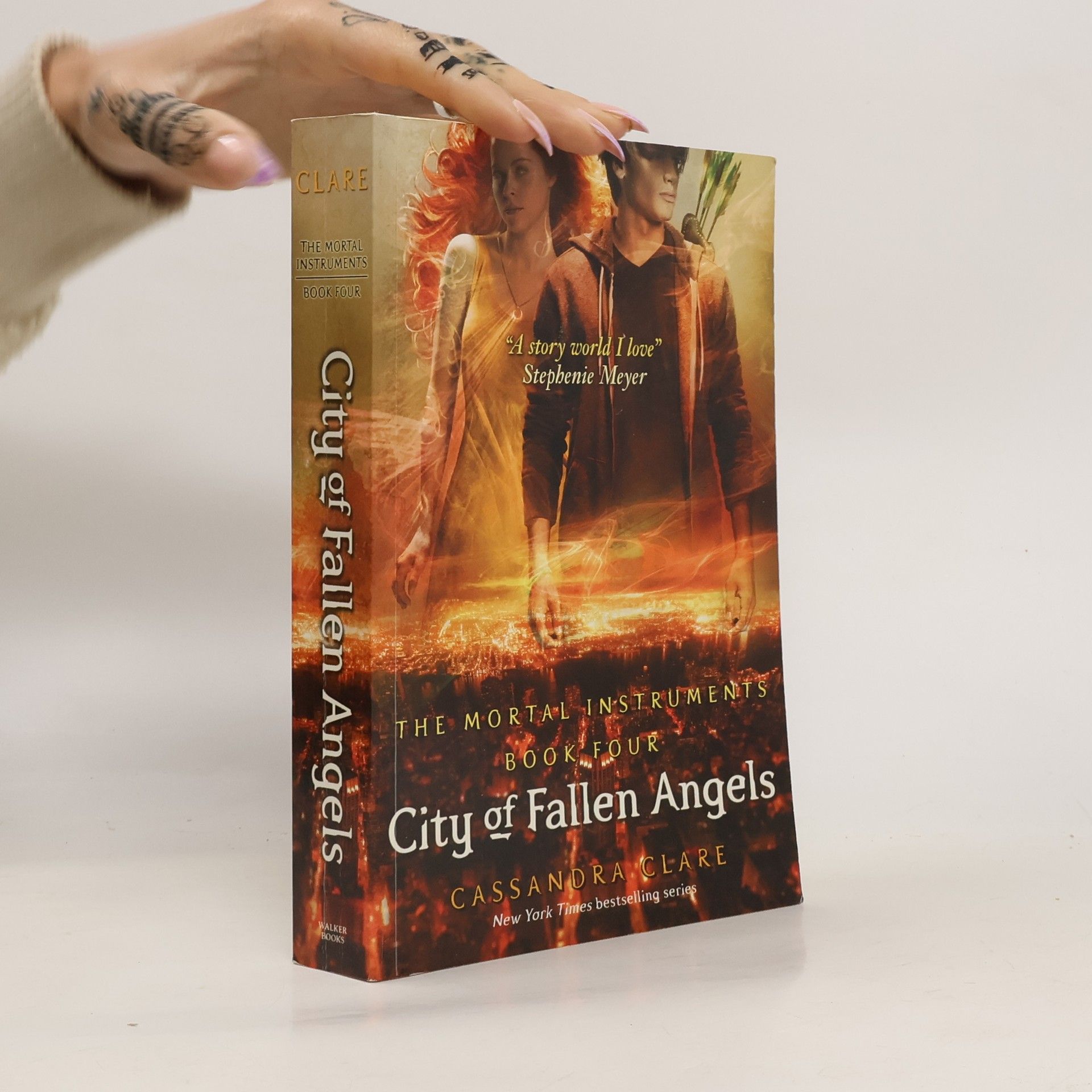 Cassandra Clare City of Fallen Angels.The mortal instruments. Book four