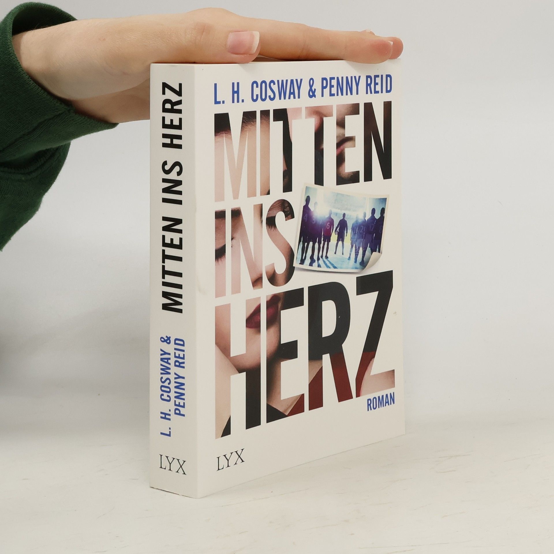 L. H. Cosway Mitten ins Herz