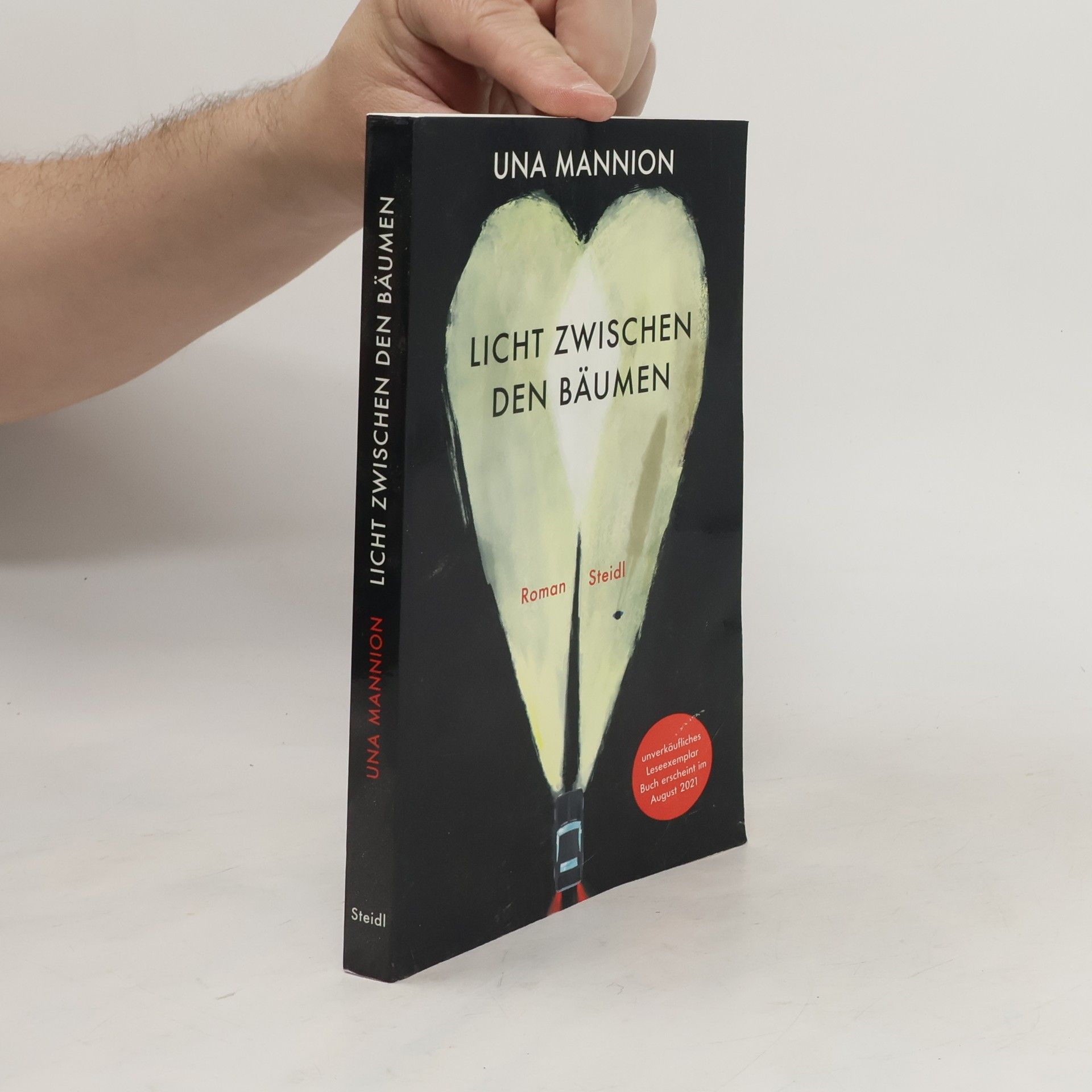 Una Mannion Licht zwischen den Bäumen