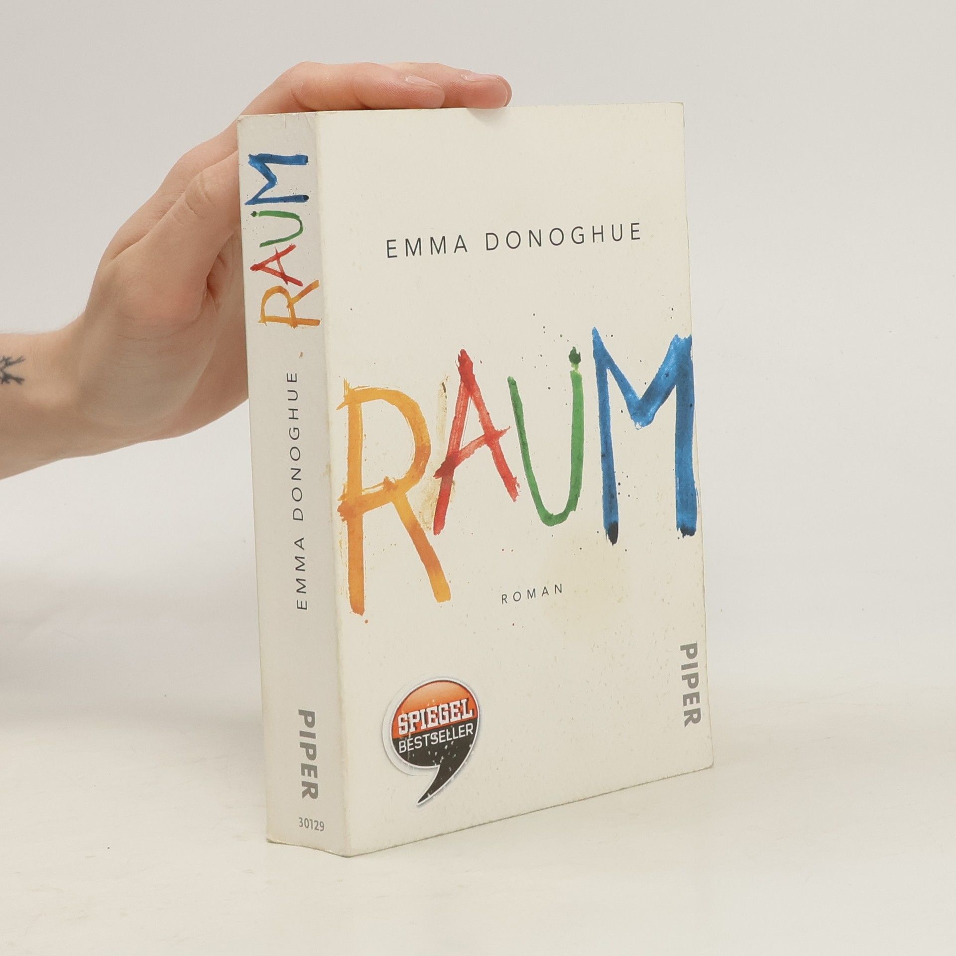 Emma Donoghue Raum