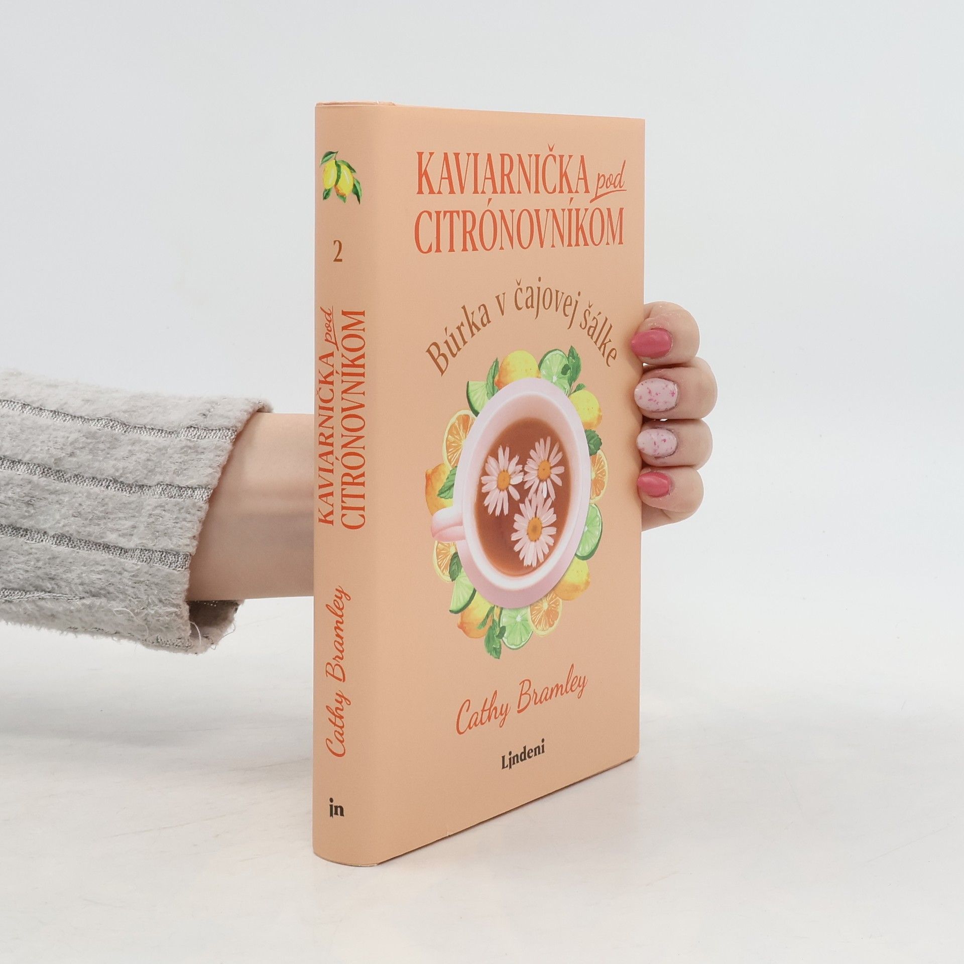 Cathy Bramley Kaviarnička pod citrónovníkom: Búrka v čajovej šálke