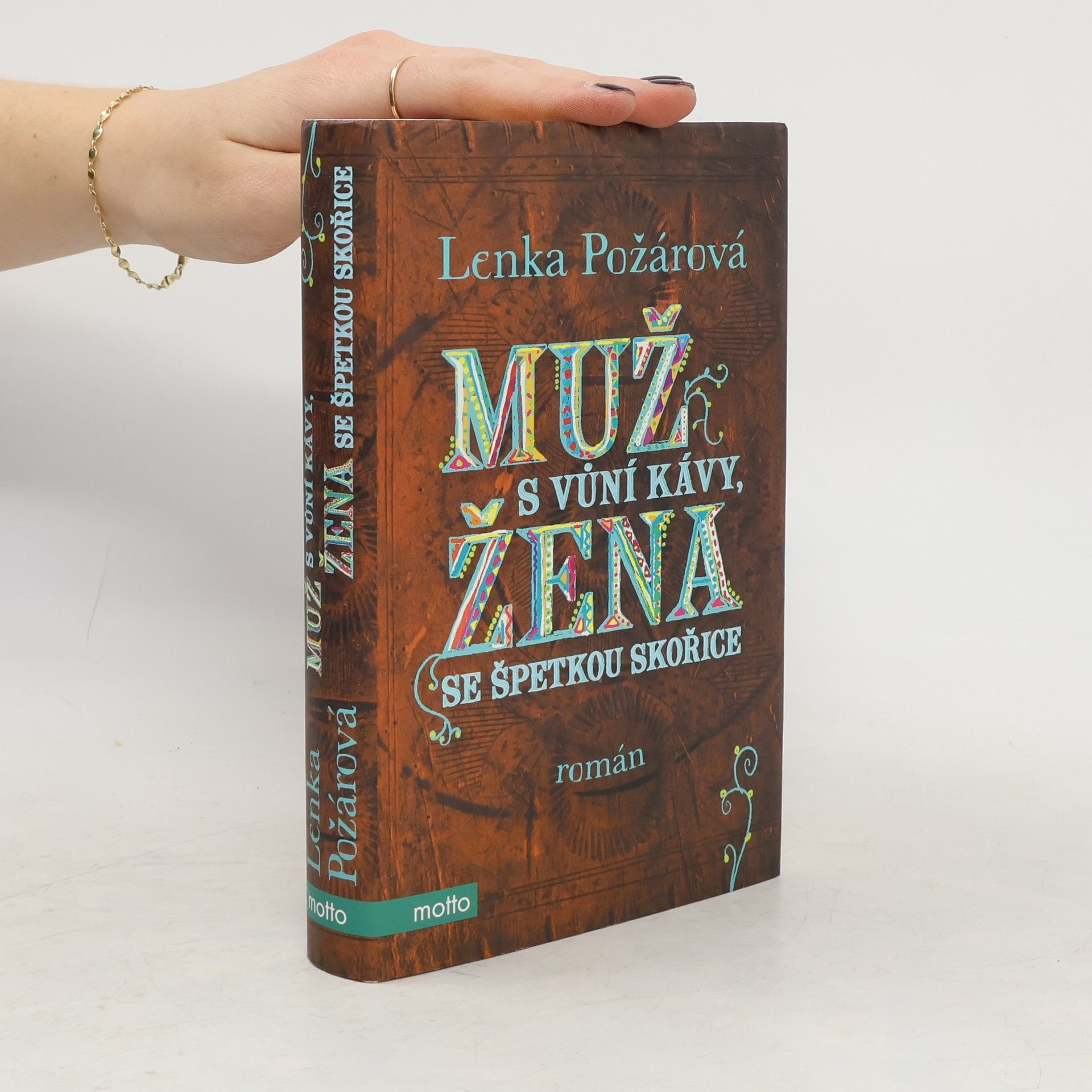 Lenka Požárová Muž s vůní kávy, žena se špetkou skořice