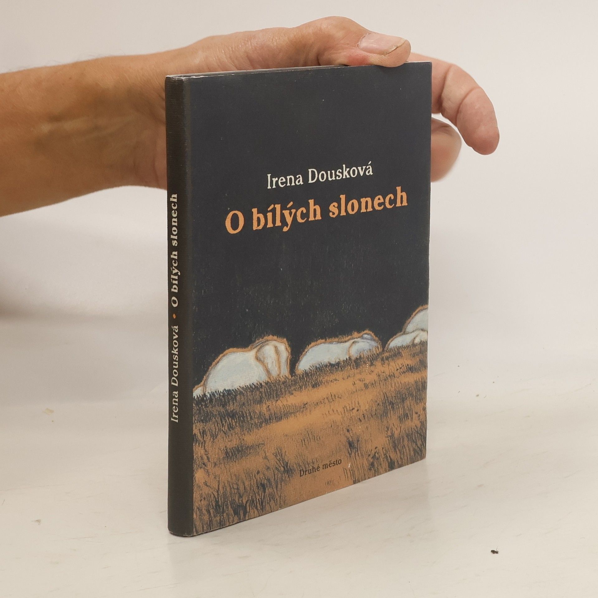 Irena Dousková O bílých slonech