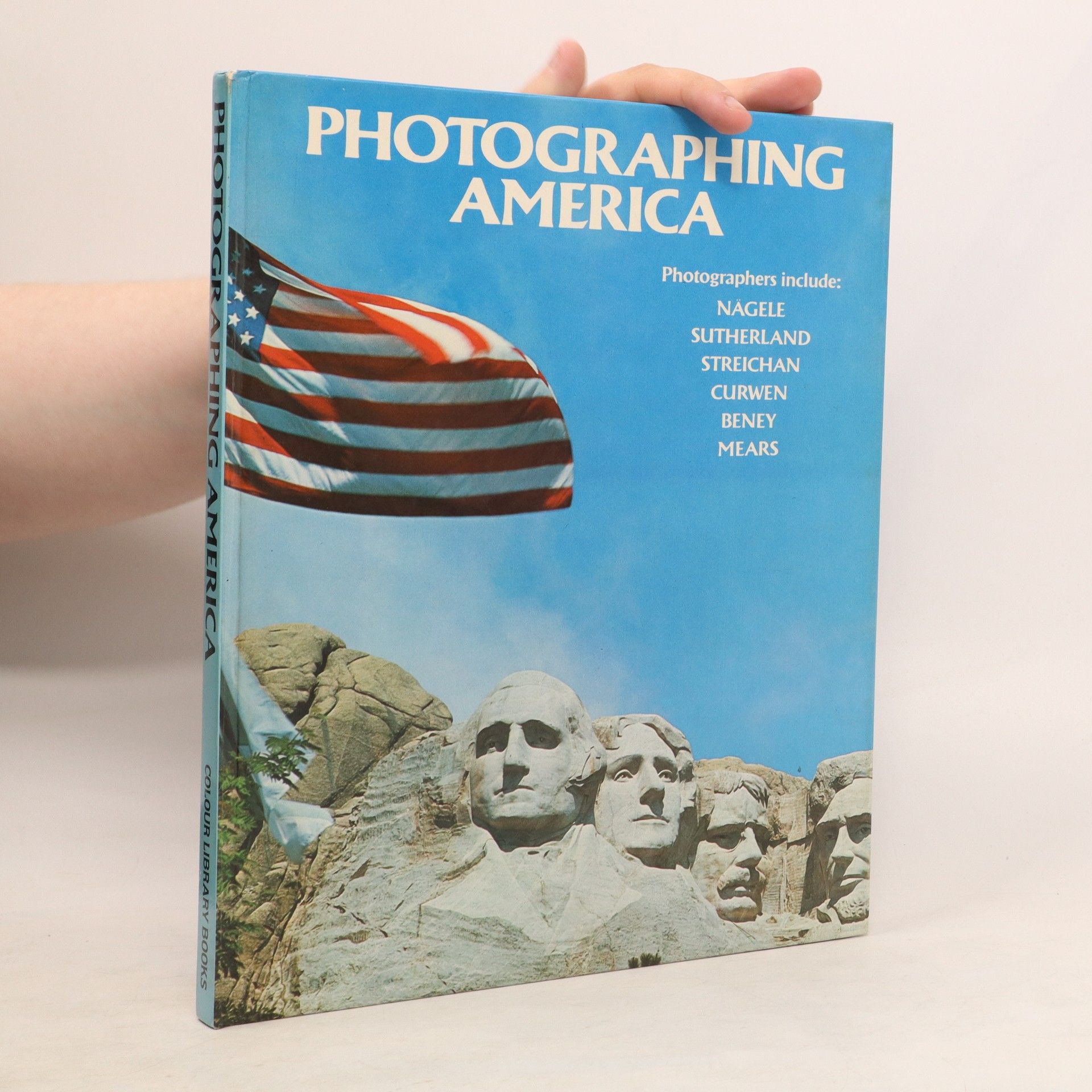 AA.VV. Photographing America