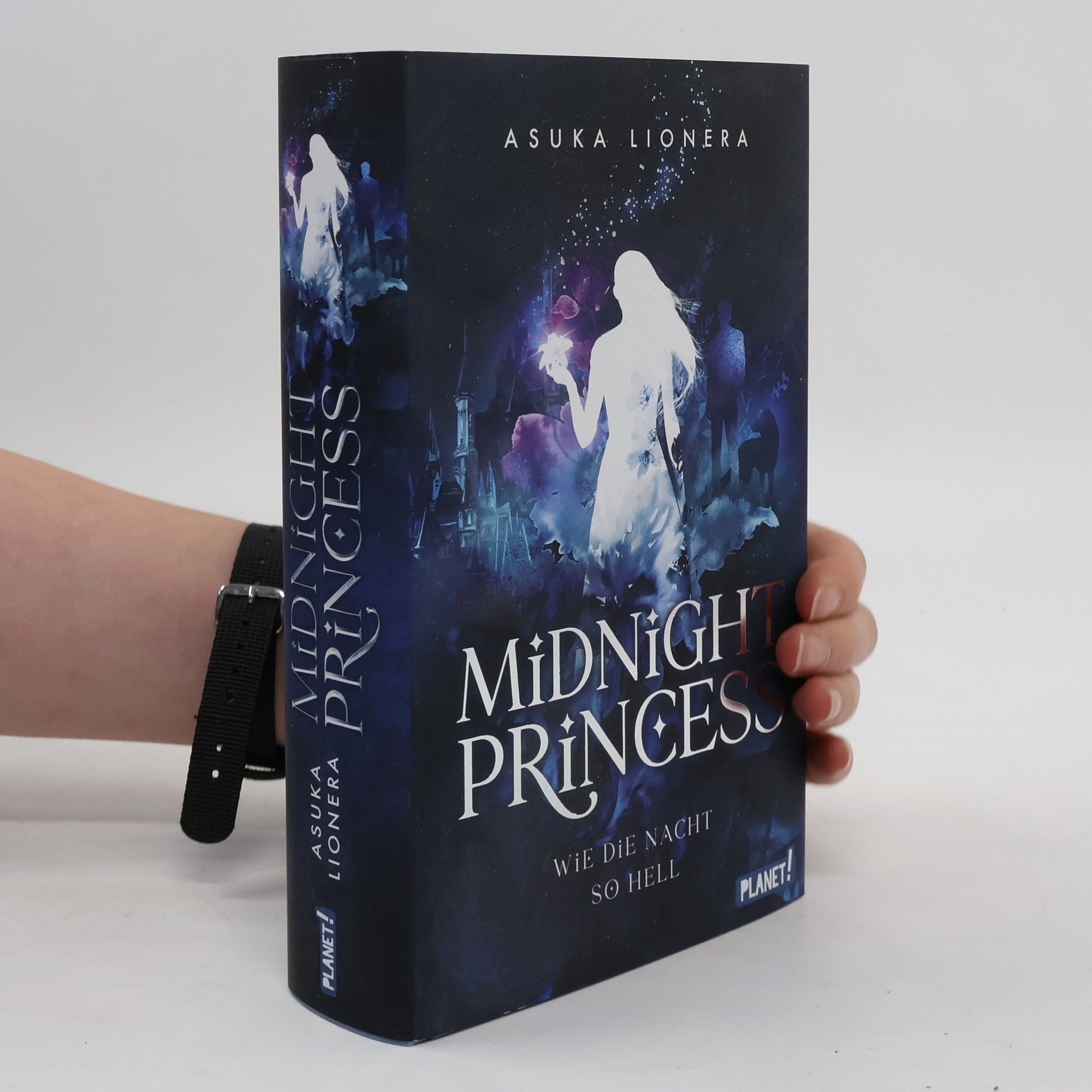 Asuka Lionera Midnight Princess.  Wie die Nacht so hell