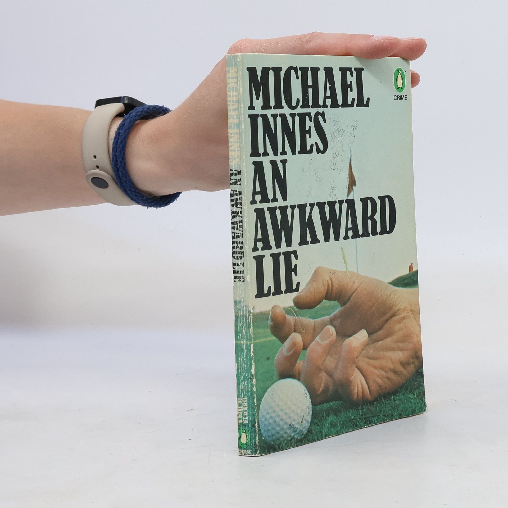 Michael Innes An Awkward Lie