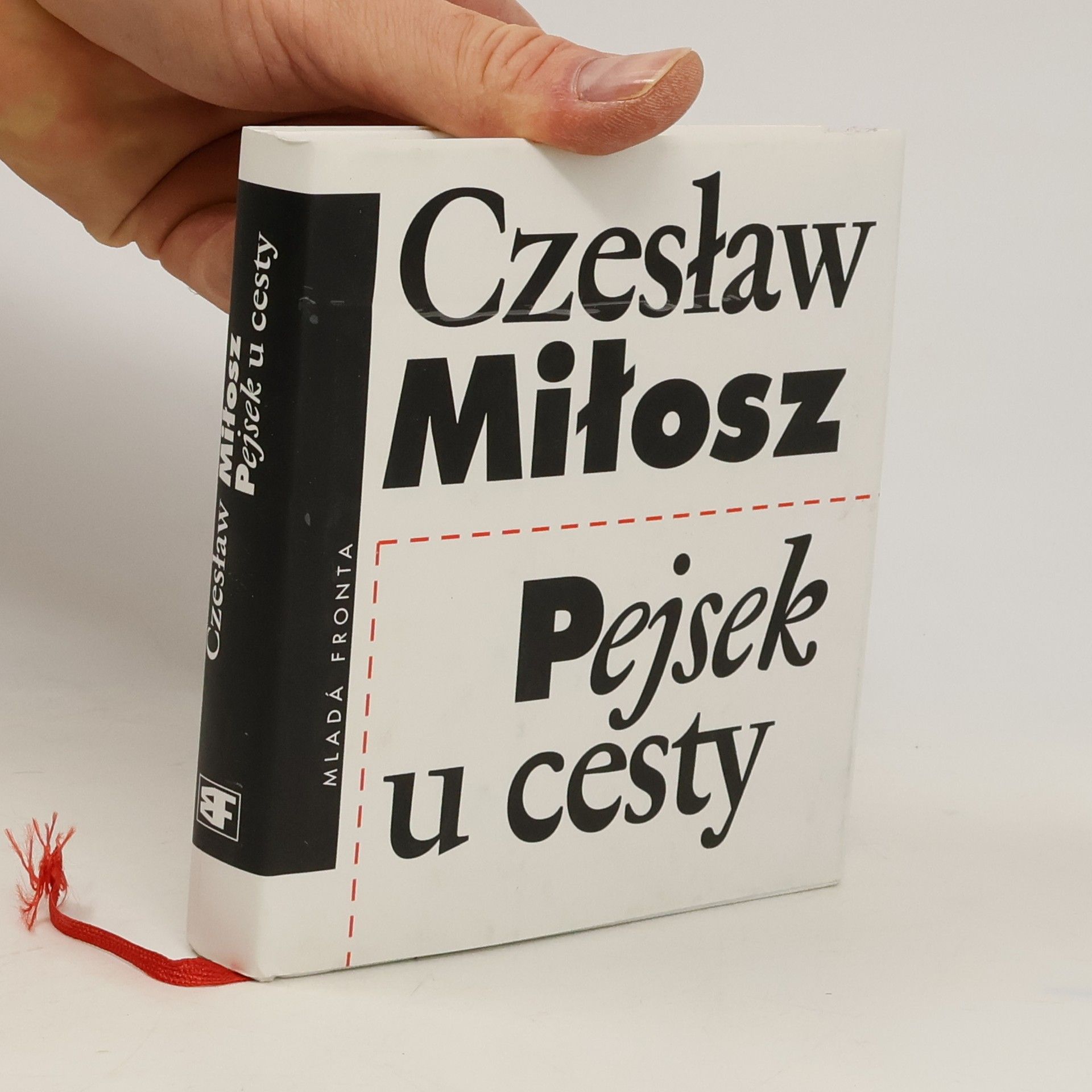 Czesław Miłosz Pejsek u cesty