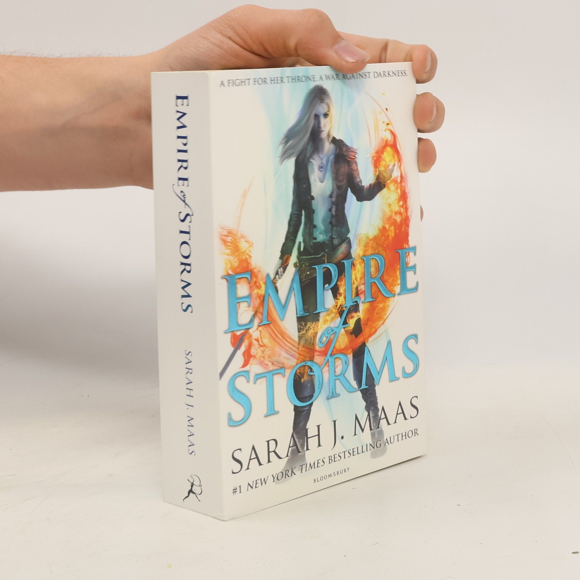 Sarah J. Maasová Empire of Storms