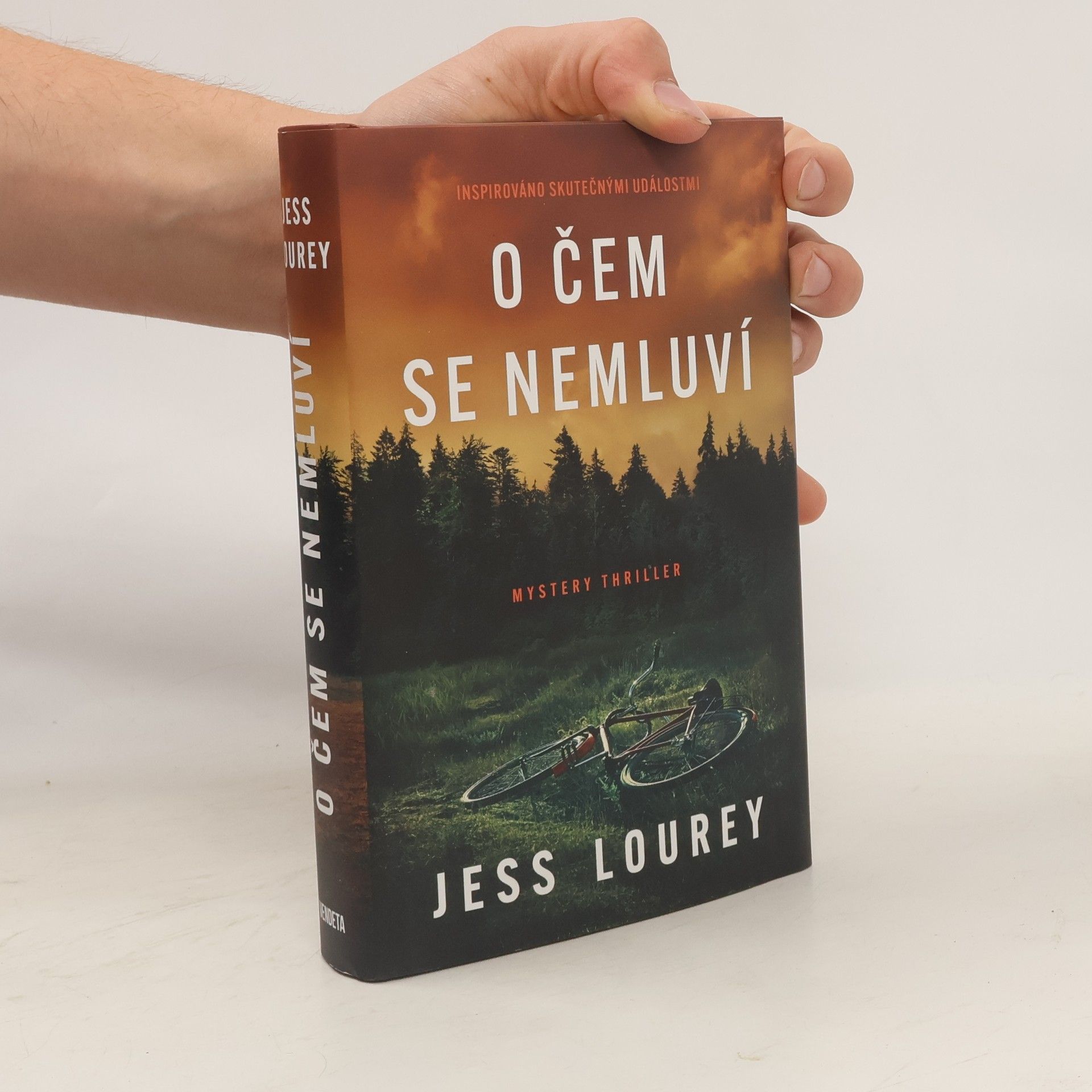 Jess Lourey O čem se nemluví