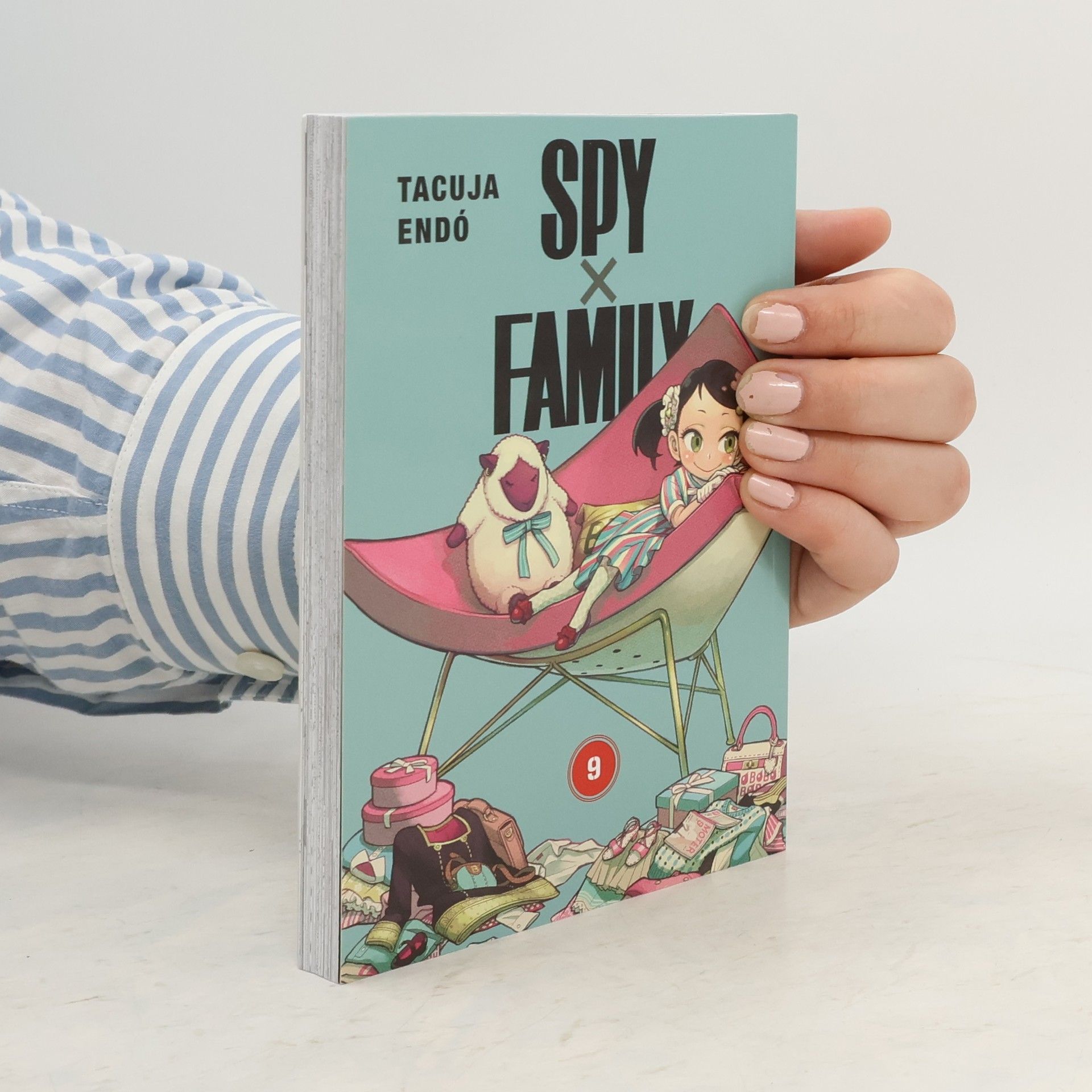 Tacuja Endó Spy x Family. 9