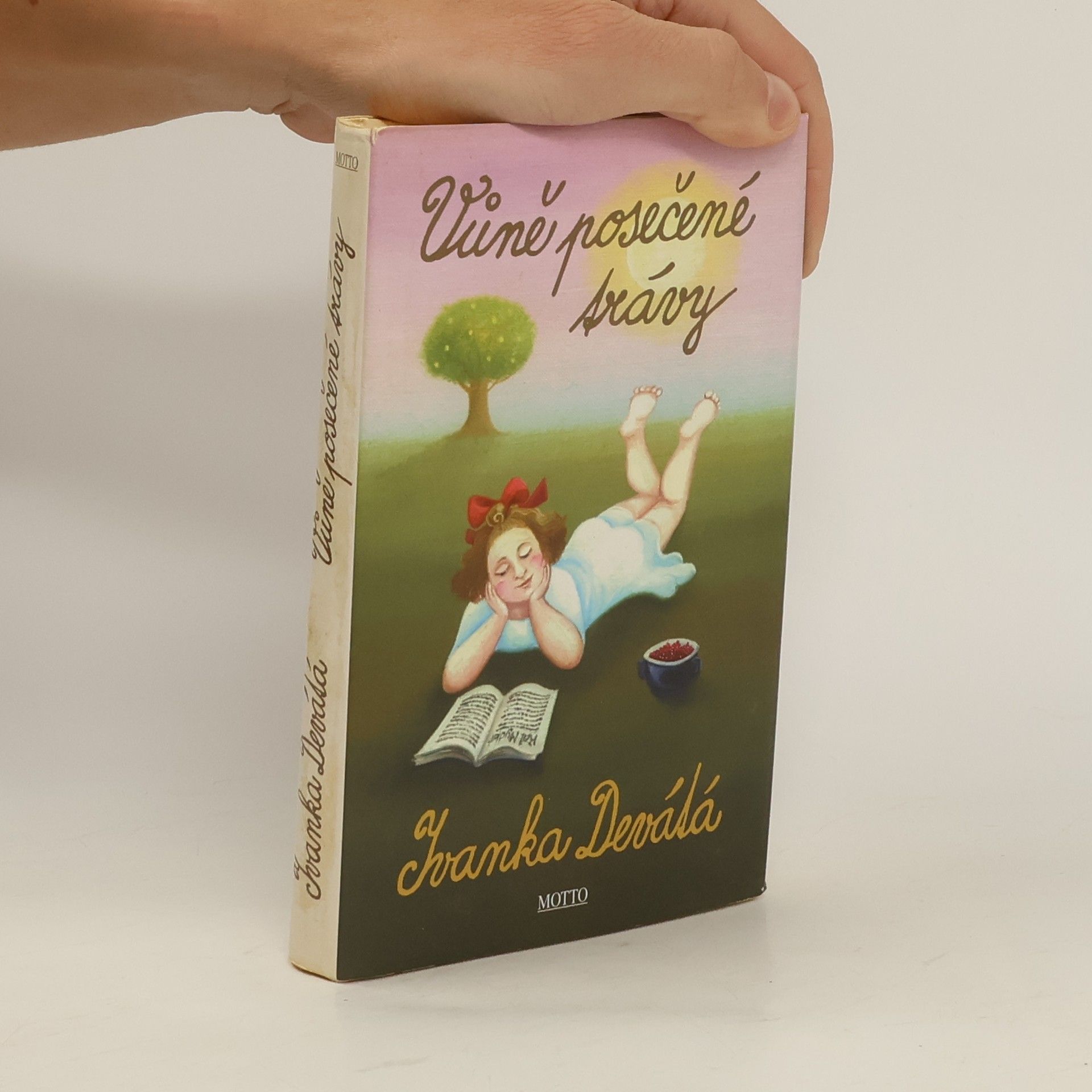 Ivanka Devátá Vůně posečené trávy