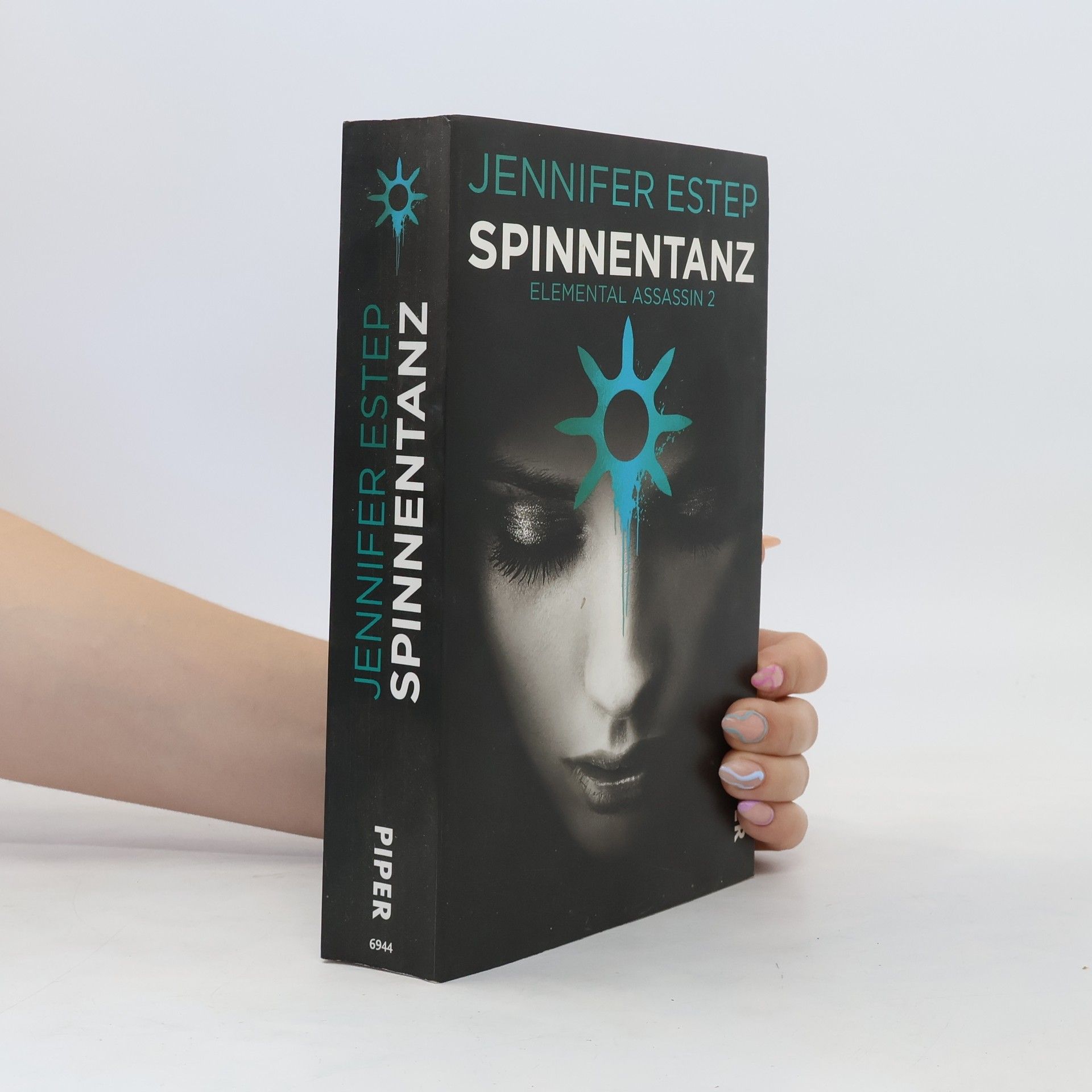 Jennifer Estep Spinnentanz
