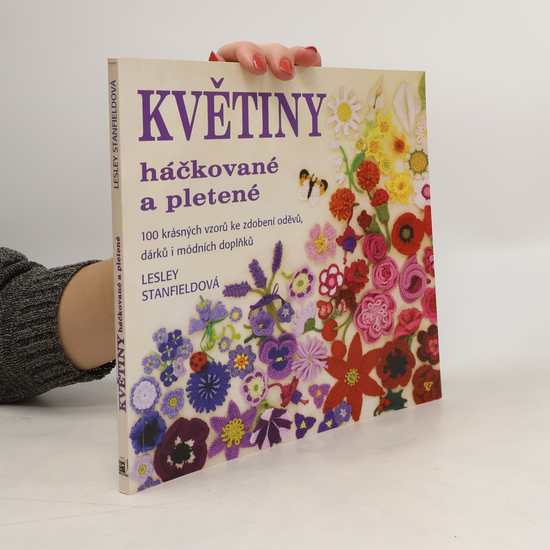 Lesley Stanfield Květiny háčkované a pletené