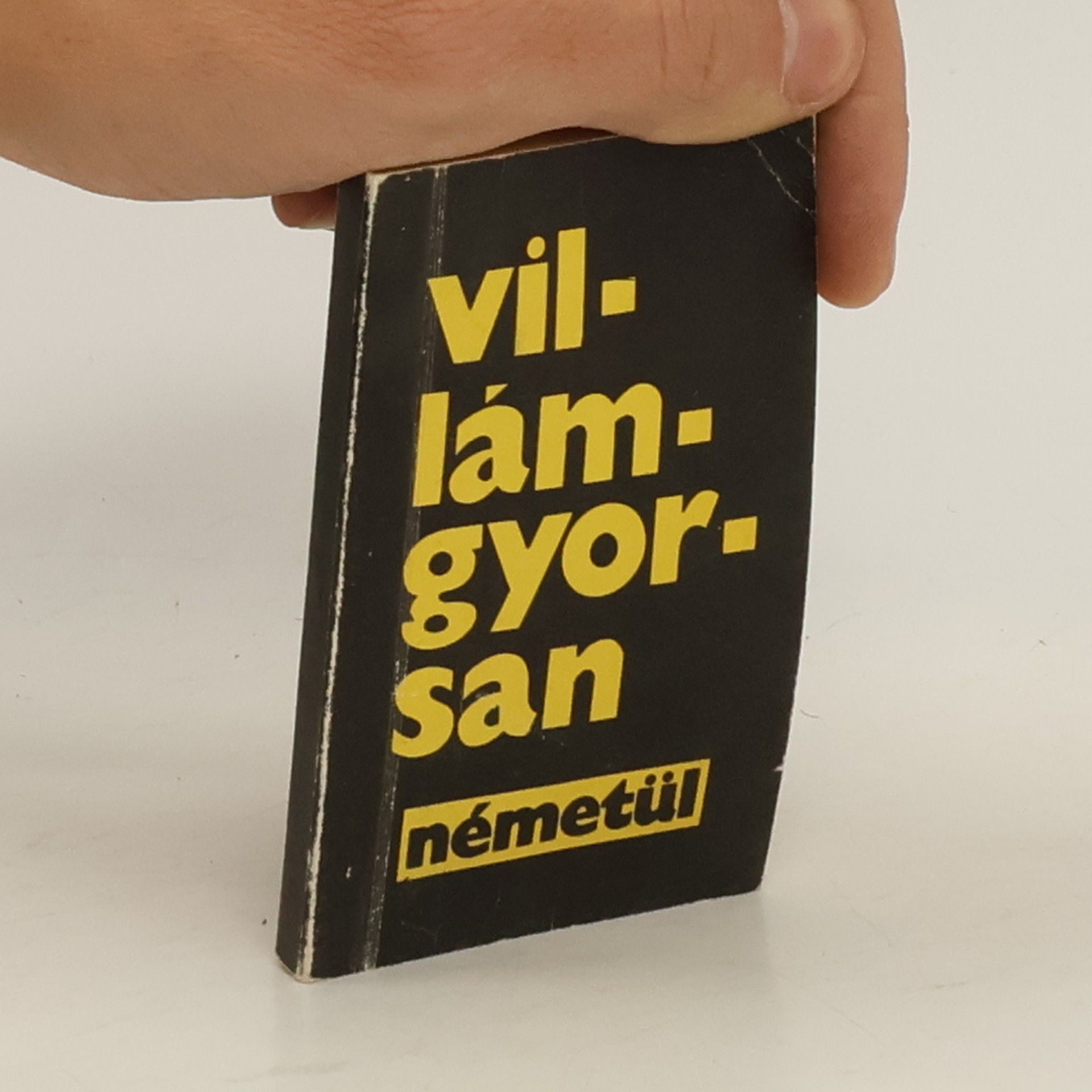 Collectif d'auteurs Villámgyorsan