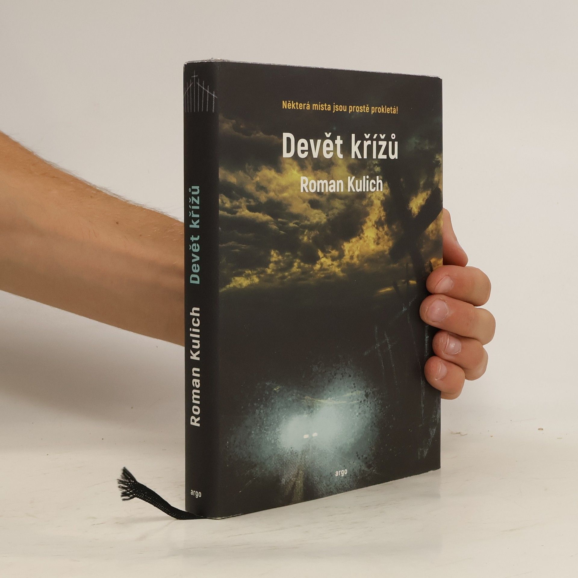 Roman Kulich Devět křížů