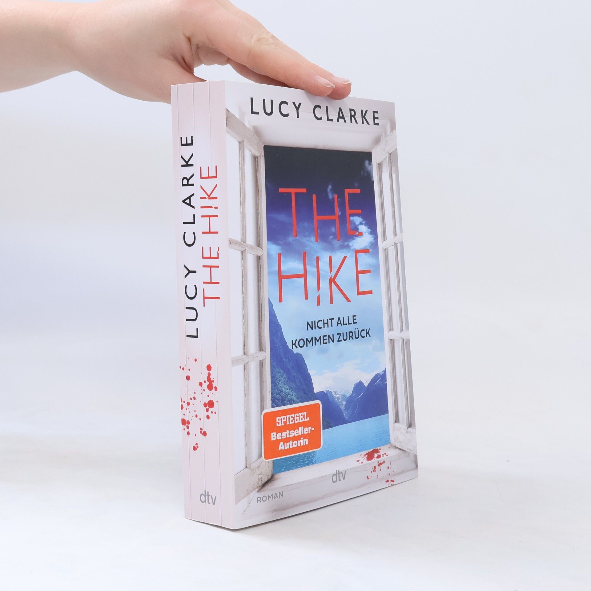 Lucy Clarke The Hike