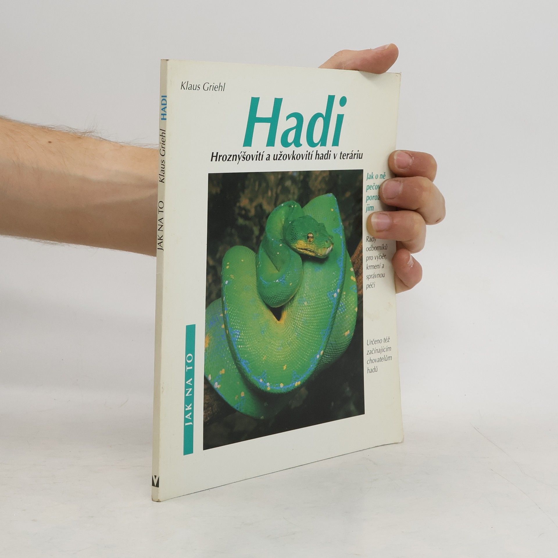 Hadi. Hroznýšovití a užovkovití hadi v teráriu