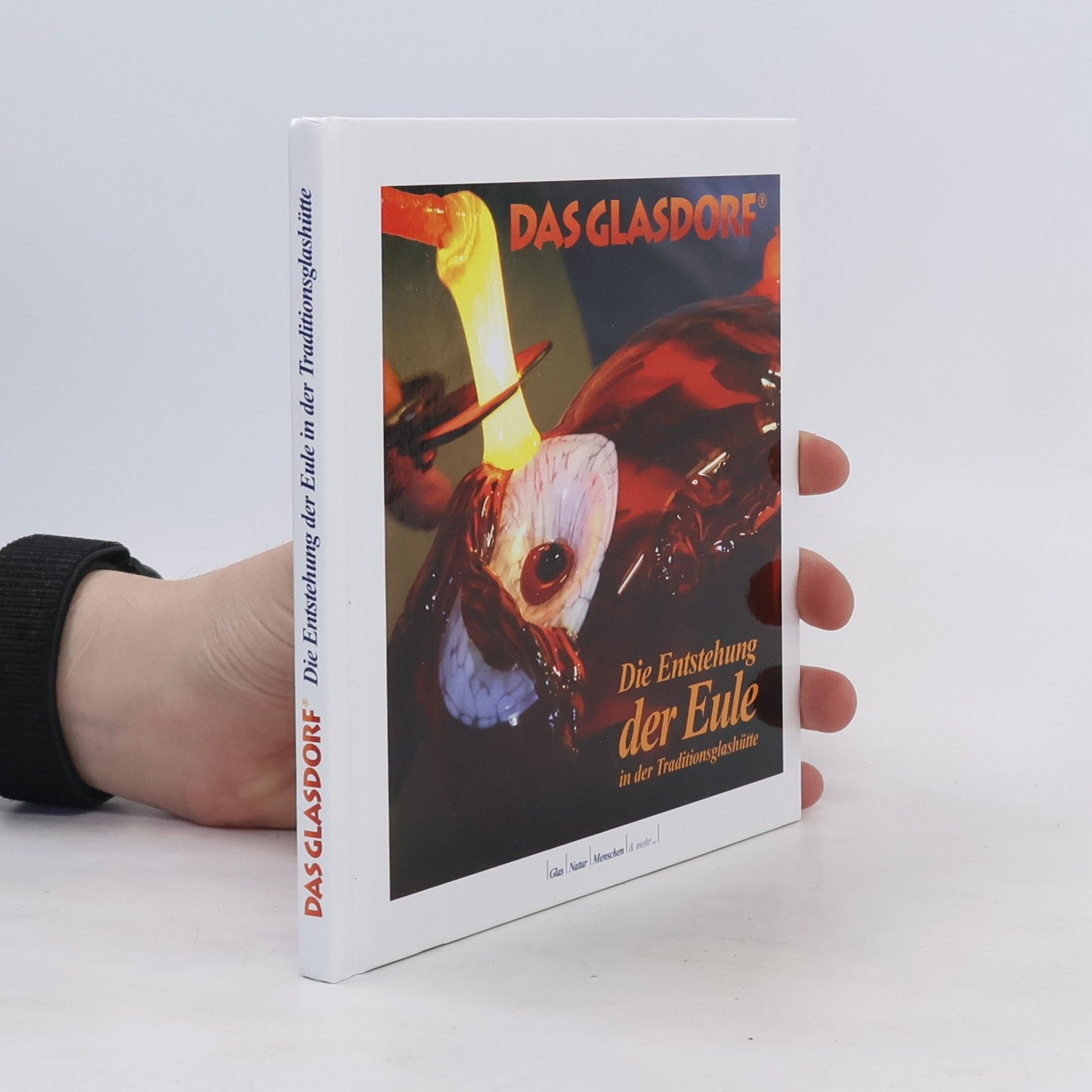 kolektiv Das Glasdorf. Die Entstehung der Eule in der Traditionsglashütte