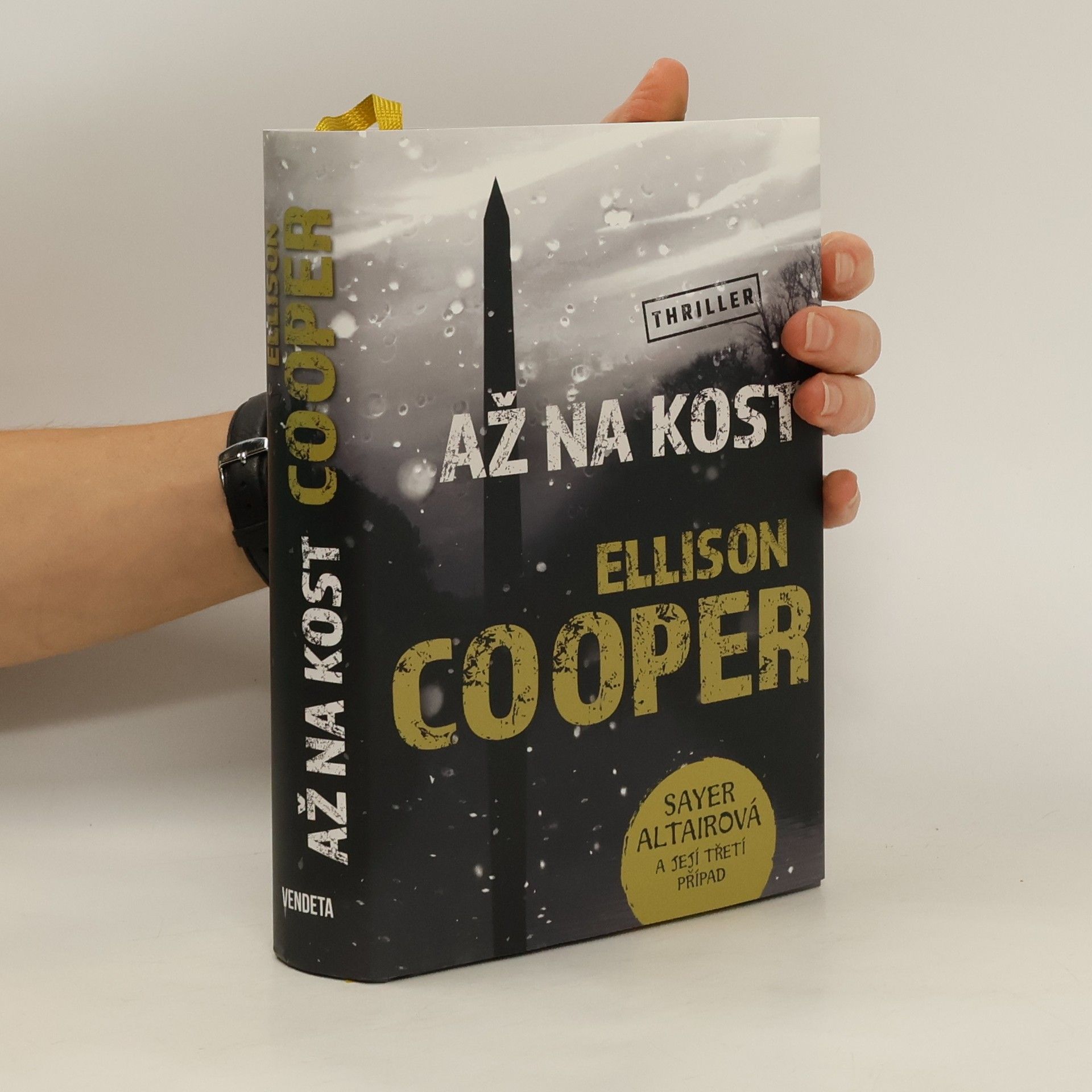 Ellison Cooper Až na kost