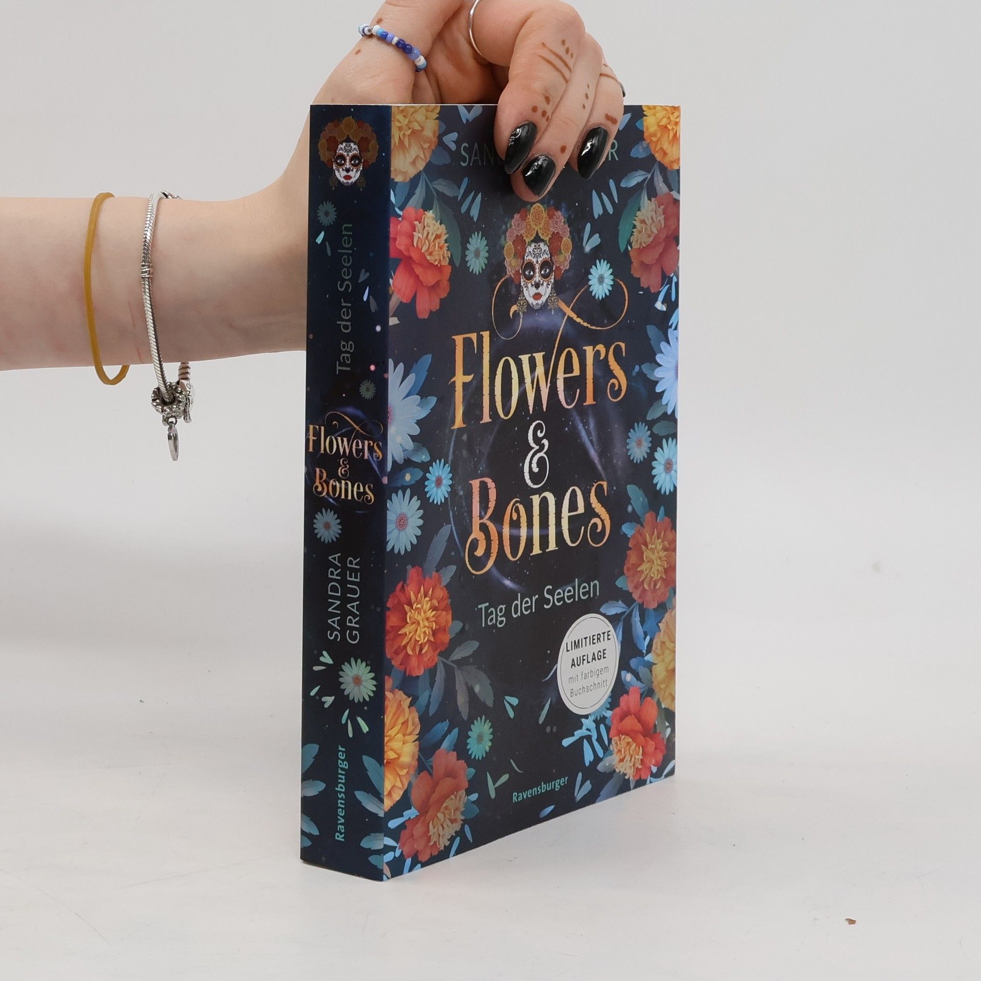 Sandra Grauer Flowers & Bones, 1: Tag der Seelen